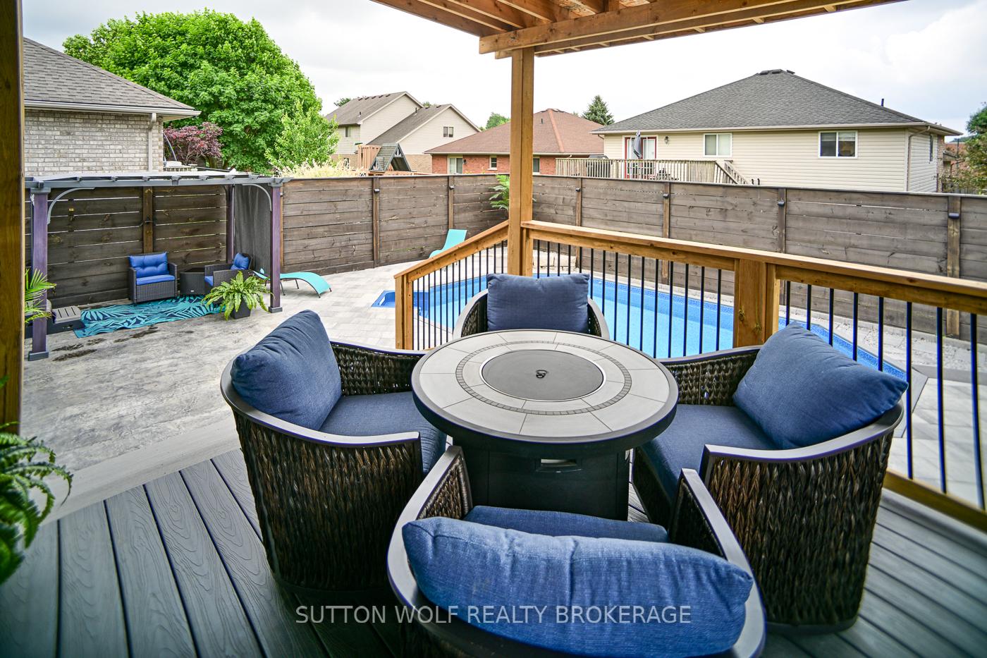 Photo 34 of 68 Laura Lane, Strathroy-Caradoc, NE — HOMEH