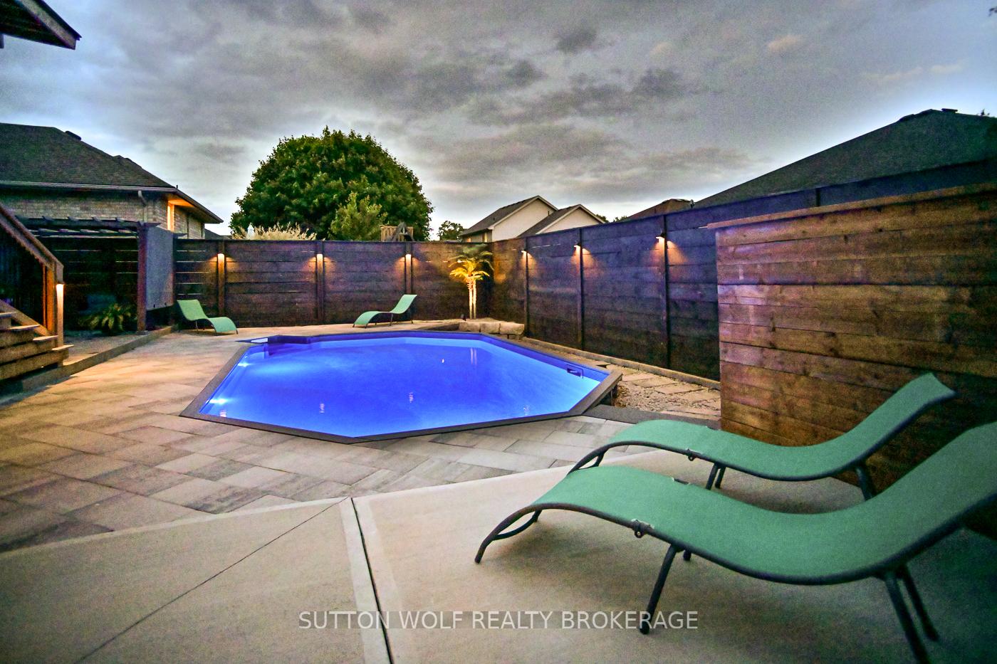 Photo 40 of 68 Laura Lane, Strathroy-Caradoc, NE — HOMEH