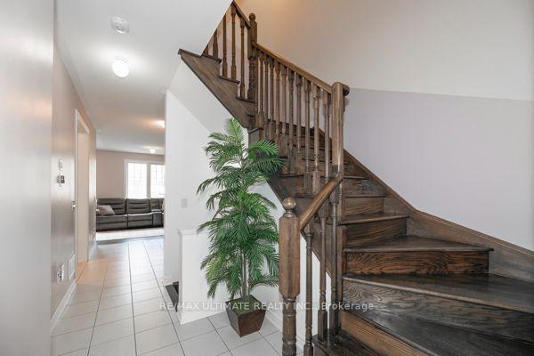 Photo 3 of 31 Davenfield Circle, Brampton, Bram East — HOMEH