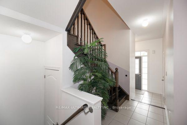 Photo 5 of 31 Davenfield Circle, Brampton, Bram East — HOMEH