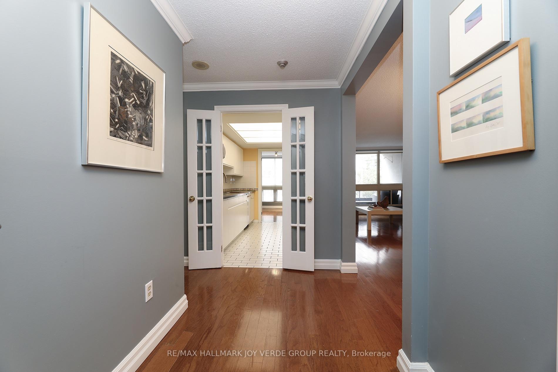 Photo 5 of Unit 405, 5 Kenneth Avenue, North York, Willowdale East — HOMEH