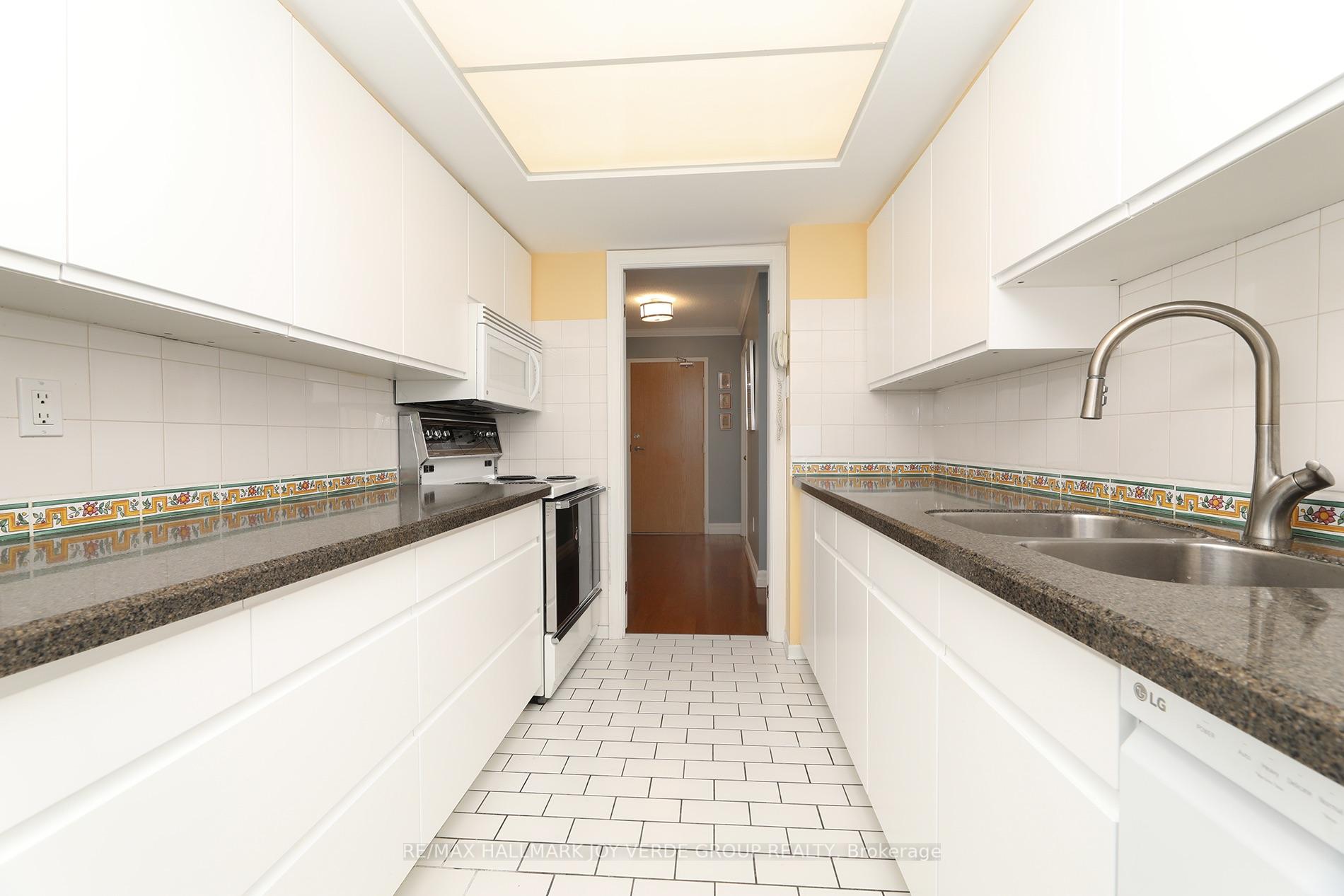 Photo 6 of Unit 405, 5 Kenneth Avenue, North York, Willowdale East — HOMEH