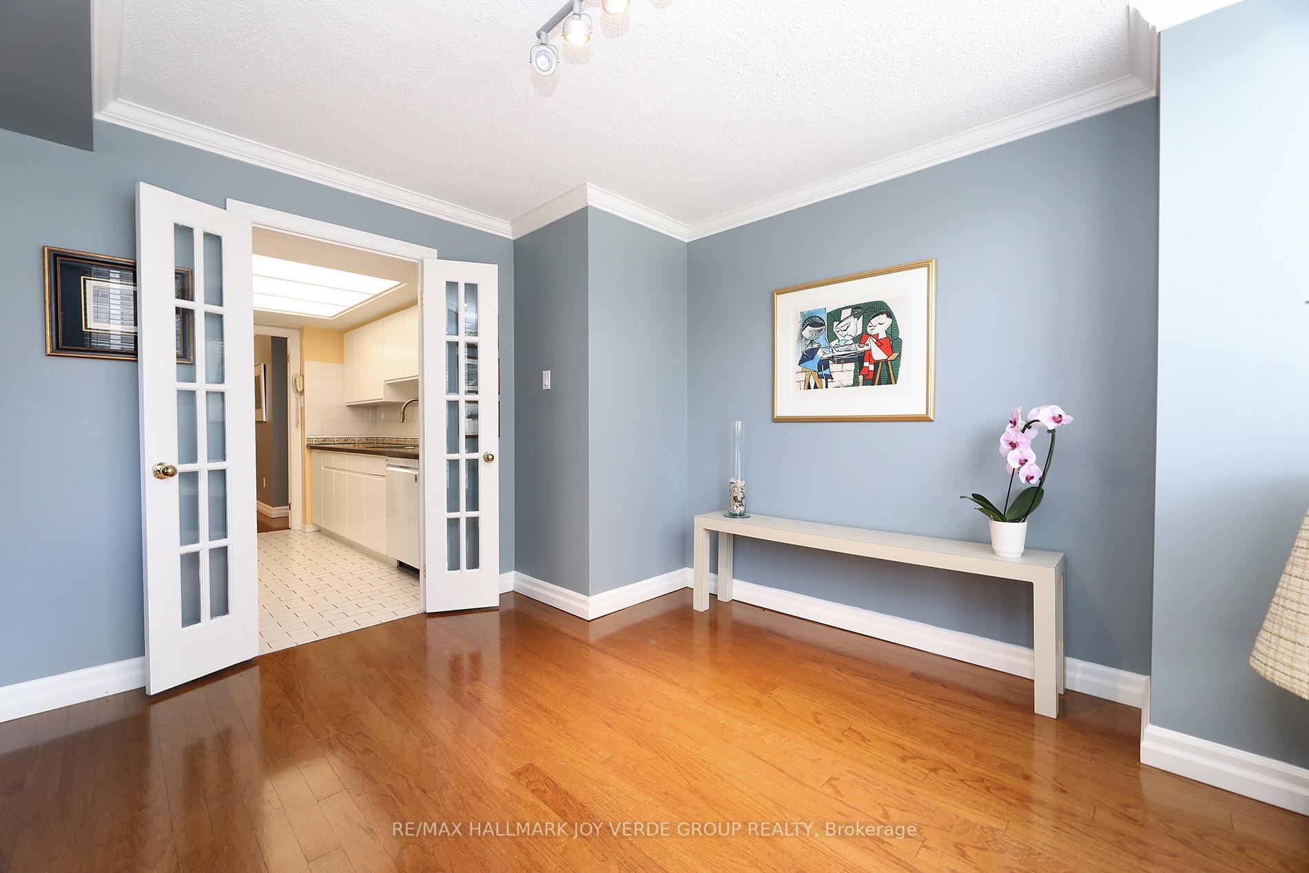 Photo 8 of Unit 405, 5 Kenneth Avenue, North York, Willowdale East — HOMEH