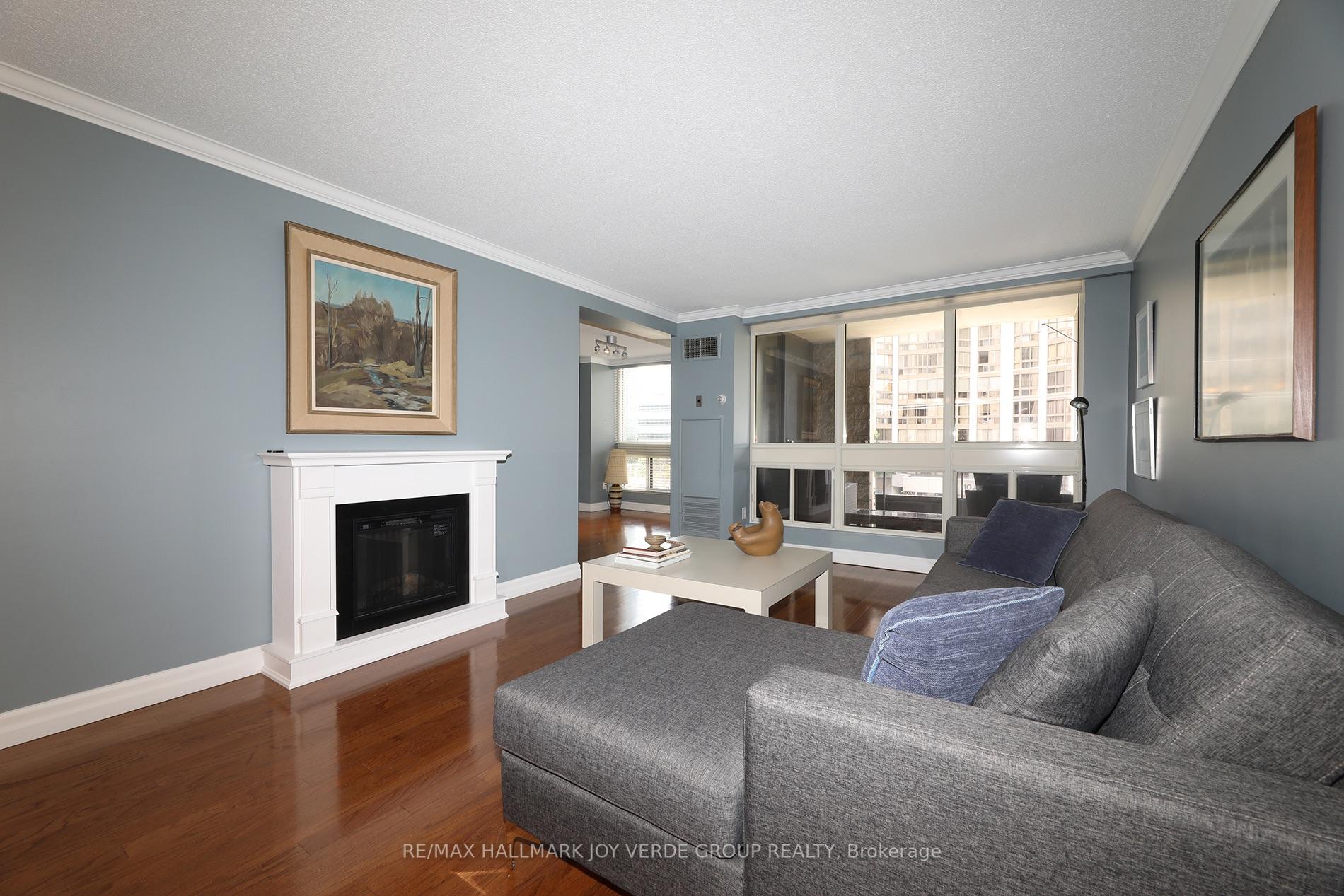 Photo 9 of Unit 405, 5 Kenneth Avenue, North York, Willowdale East — HOMEH