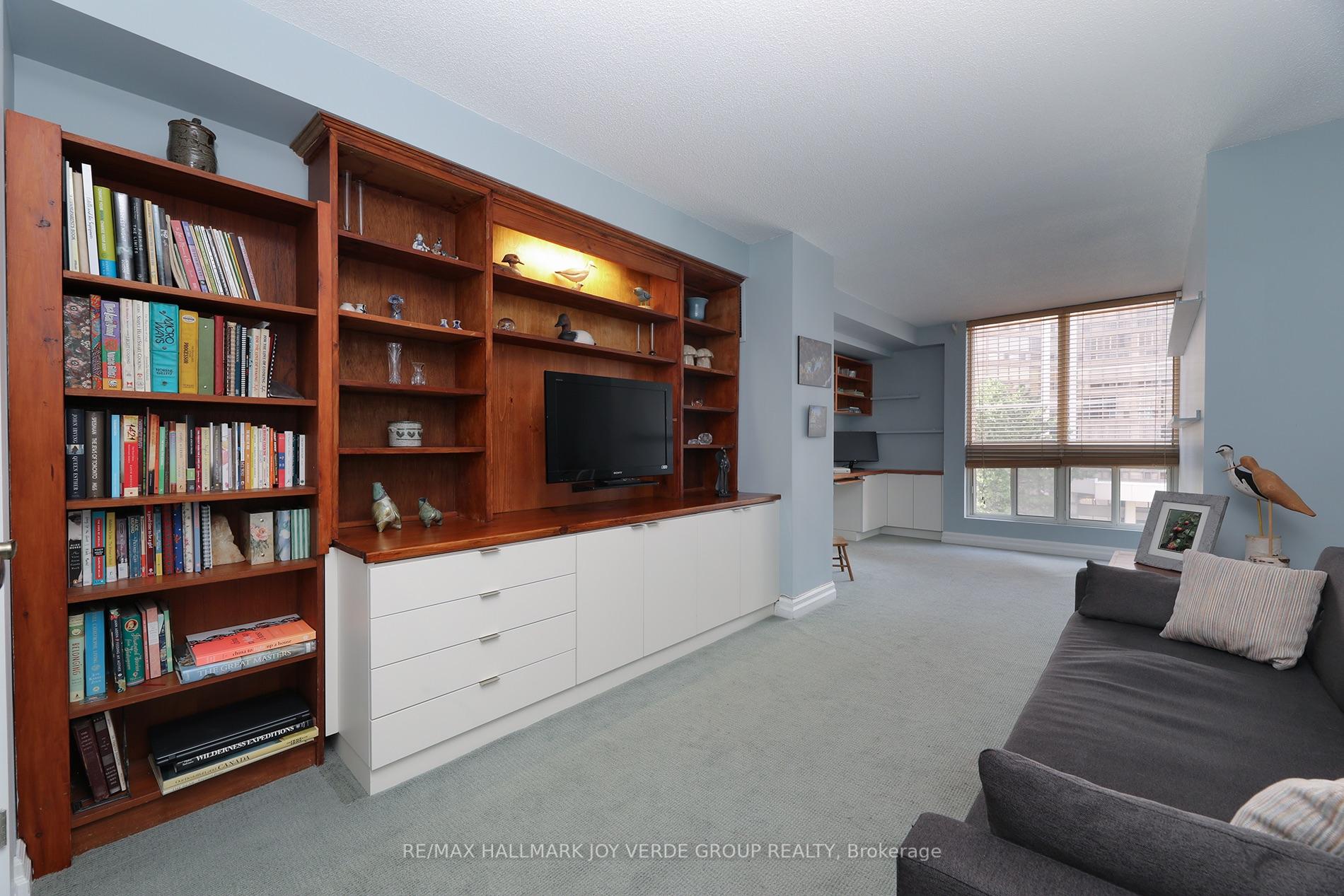 Photo 11 of Unit 405, 5 Kenneth Avenue, North York, Willowdale East — HOMEH
