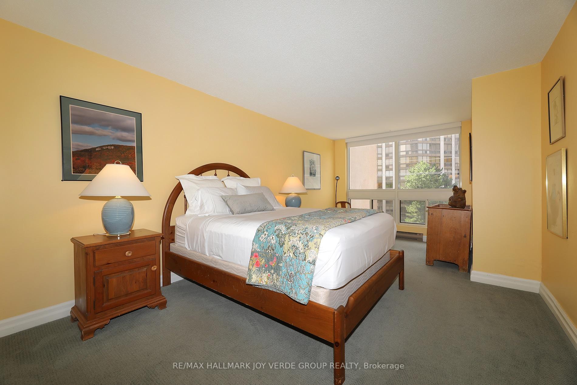 Photo 13 of Unit 405, 5 Kenneth Avenue, North York, Willowdale East — HOMEH