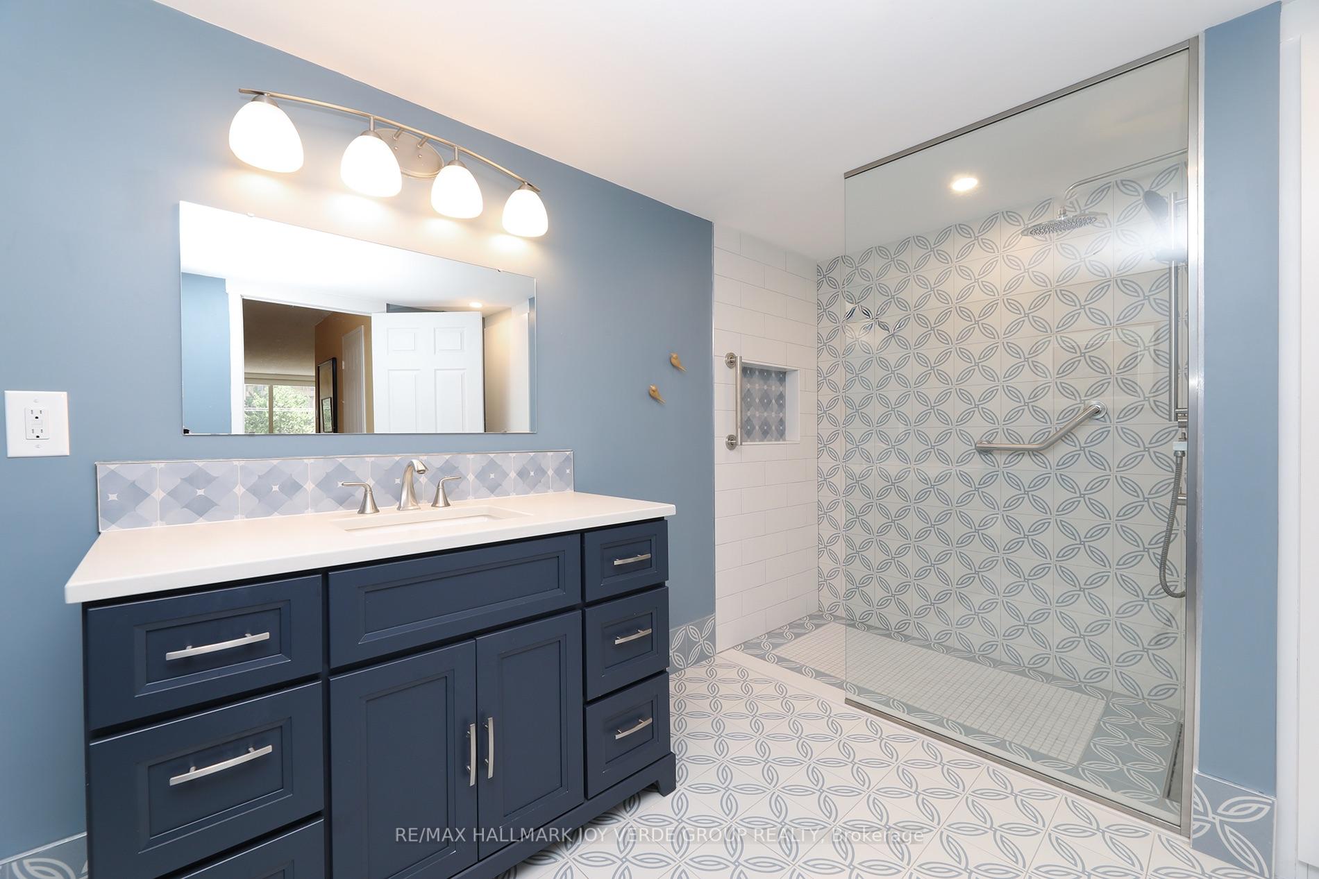 Photo 16 of Unit 405, 5 Kenneth Avenue, North York, Willowdale East — HOMEH