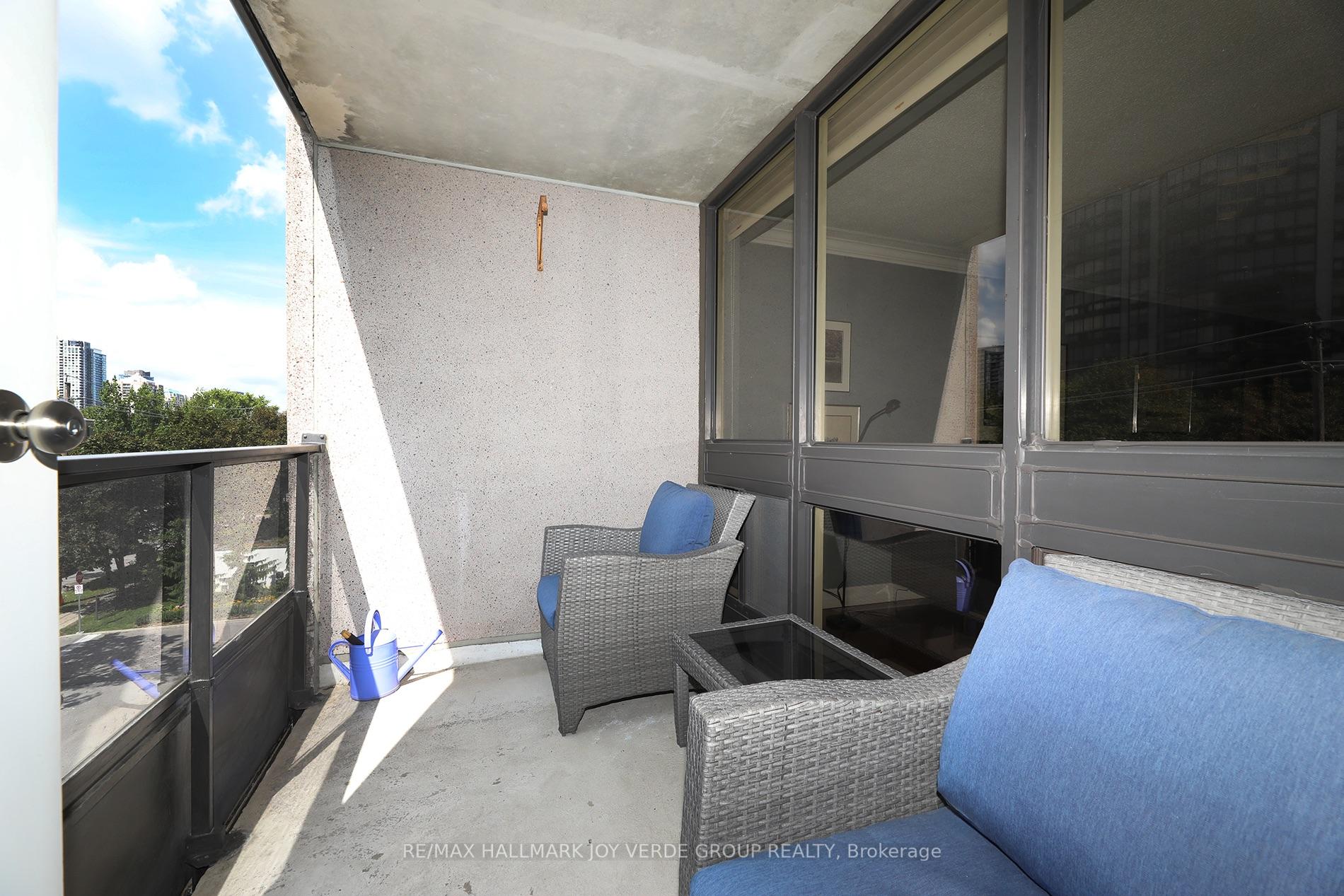 Photo 18 of Unit 405, 5 Kenneth Avenue, North York, Willowdale East — HOMEH