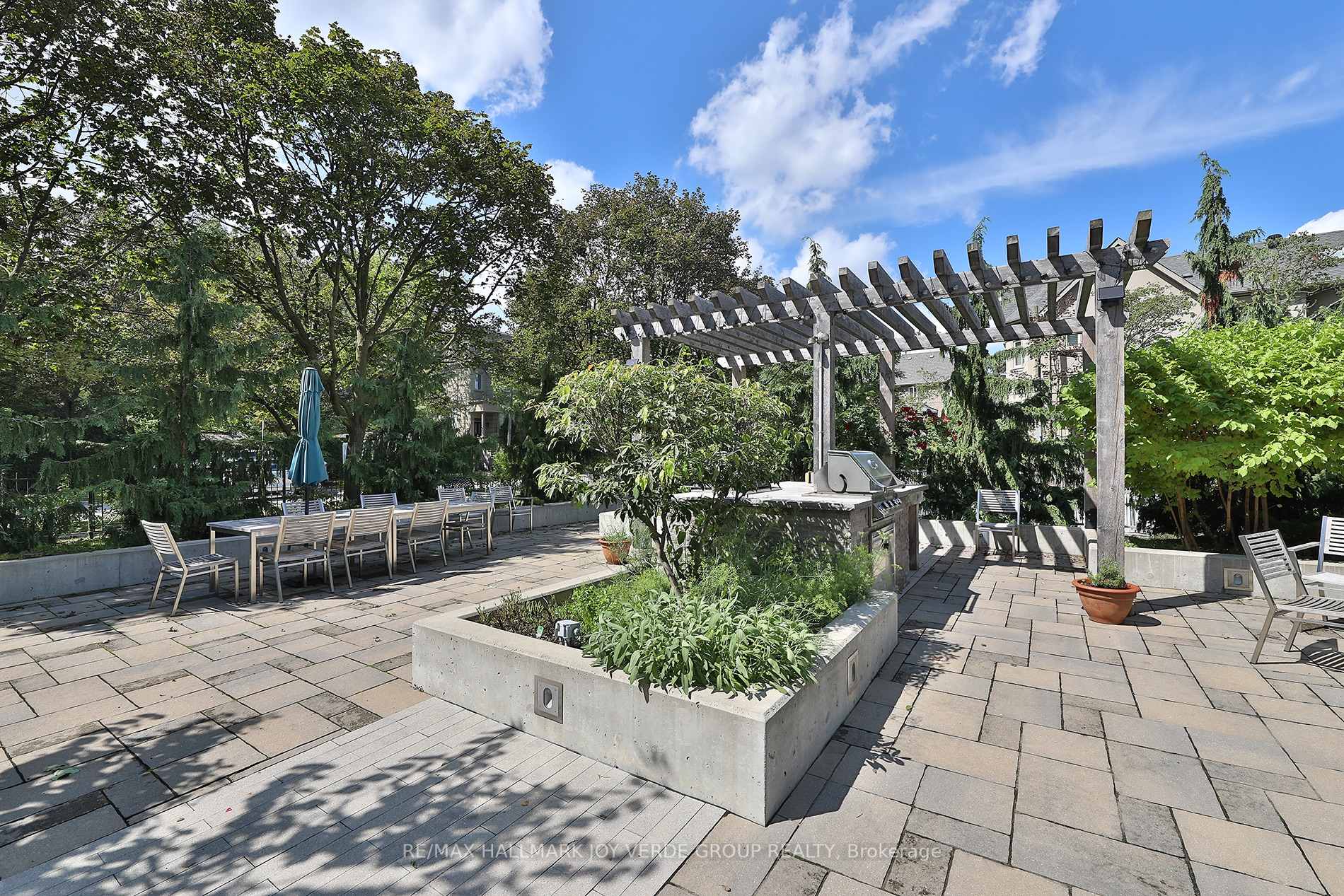 Photo 22 of Unit 405, 5 Kenneth Avenue, North York, Willowdale East — HOMEH