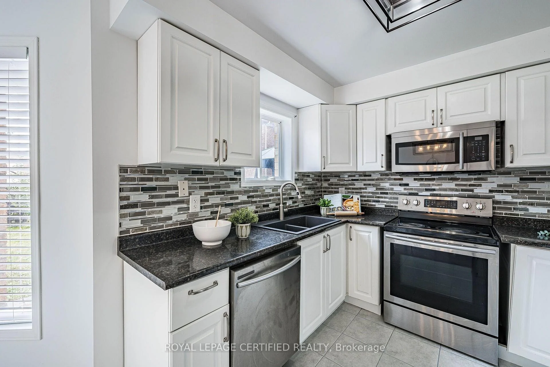Photo 23 of 105 Howling Crescent, Ajax, South East — HOMEH