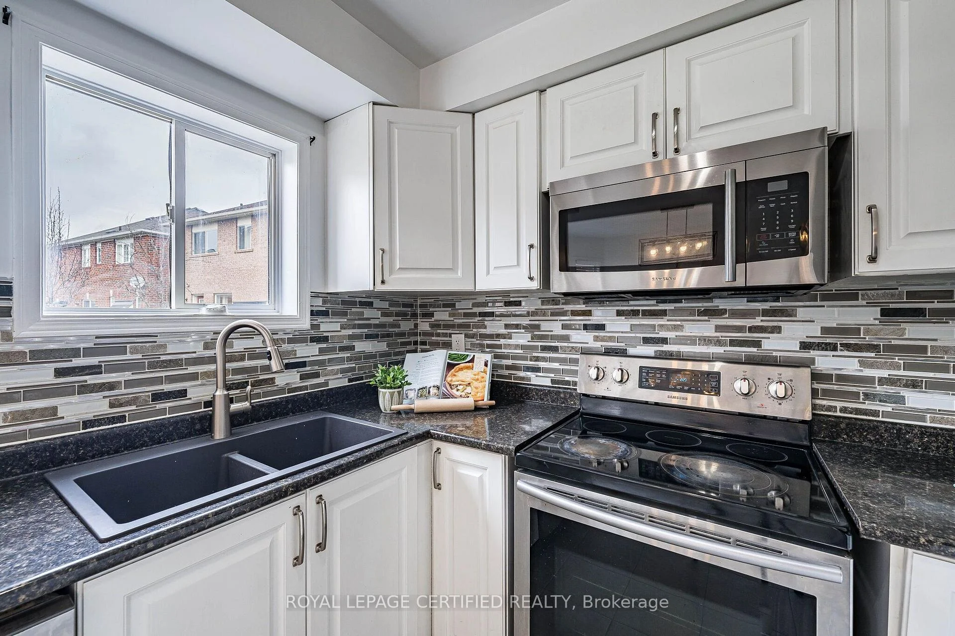 Photo 26 of 105 Howling Crescent, Ajax, South East — HOMEH