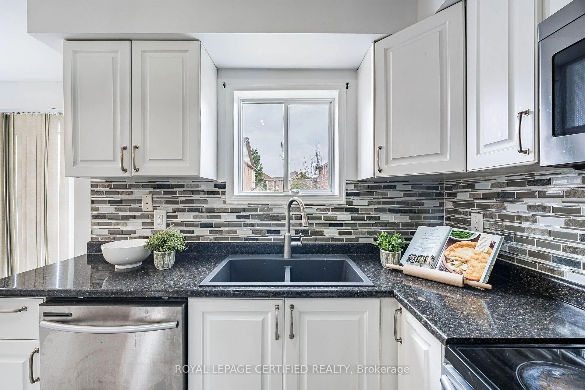 Photo 27 of 105 Howling Crescent, Ajax, South East — HOMEH
