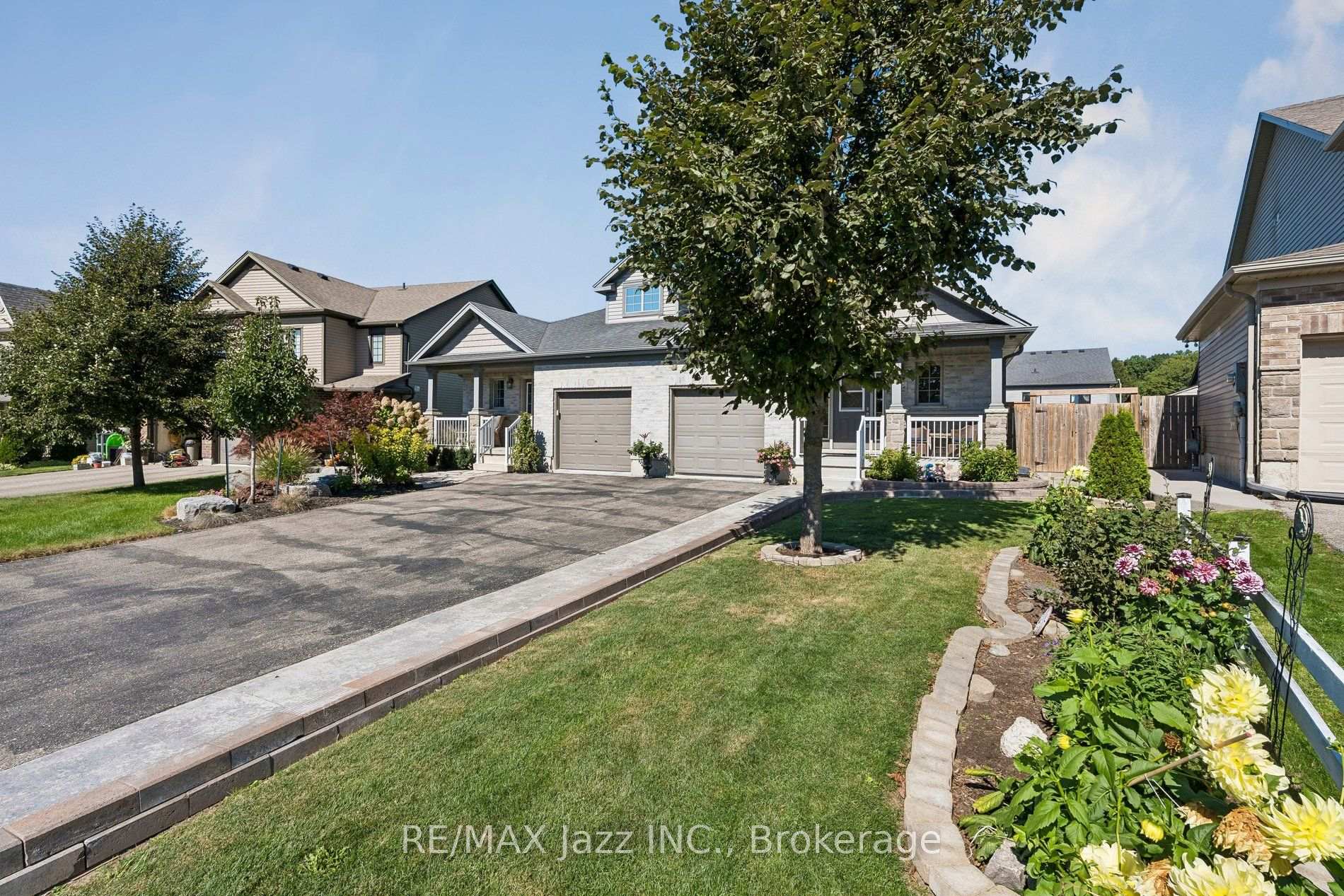 Photo 2 of 9 Trillium Way, Norfolk, Simcoe — HOMEH