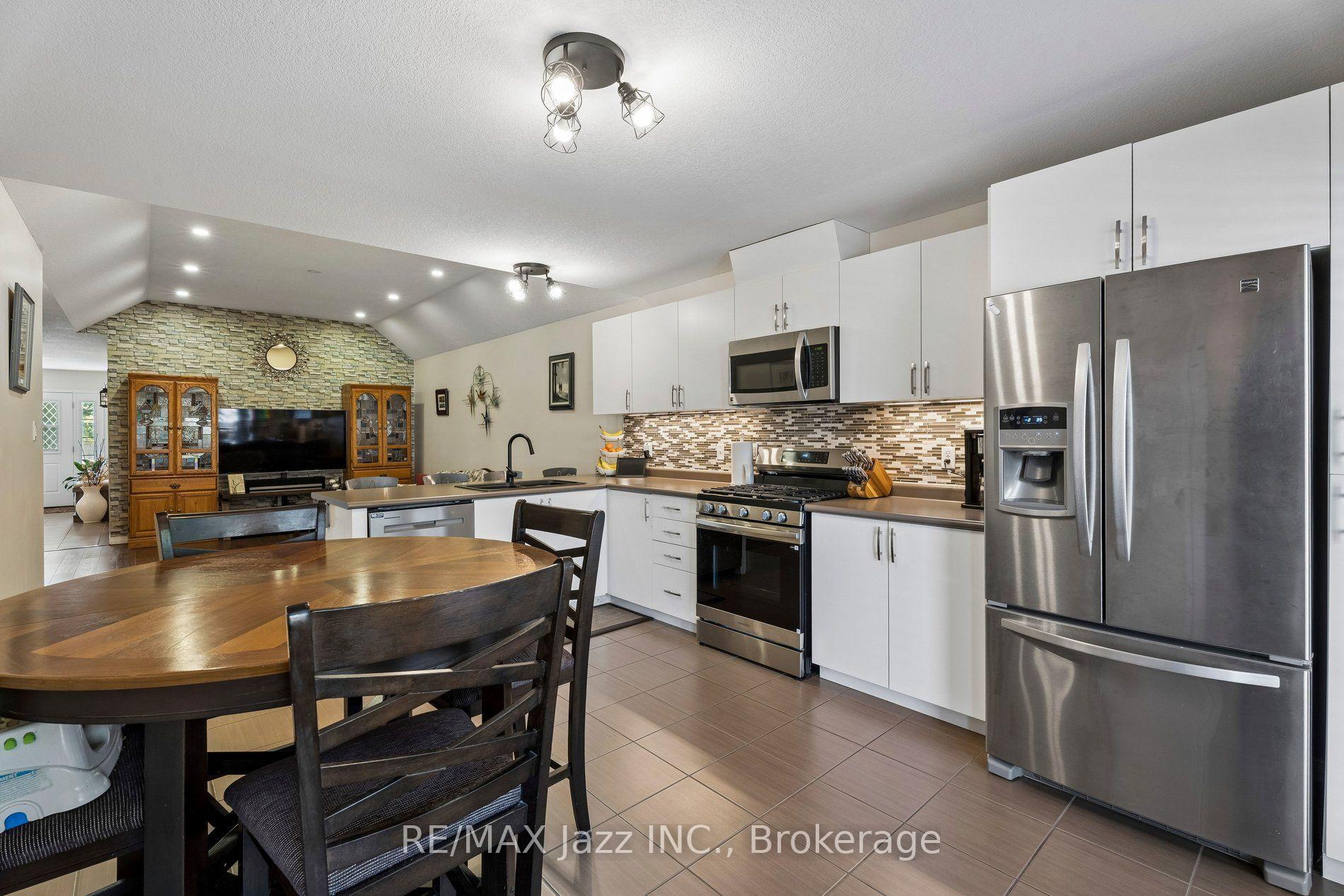 Photo 14 of 9 Trillium Way, Norfolk, Simcoe — HOMEH