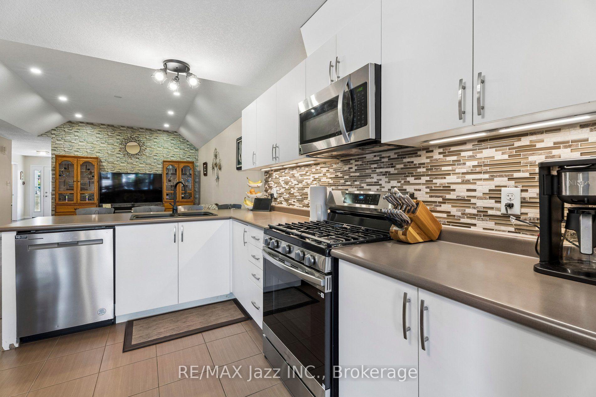 Photo 15 of 9 Trillium Way, Norfolk, Simcoe — HOMEH