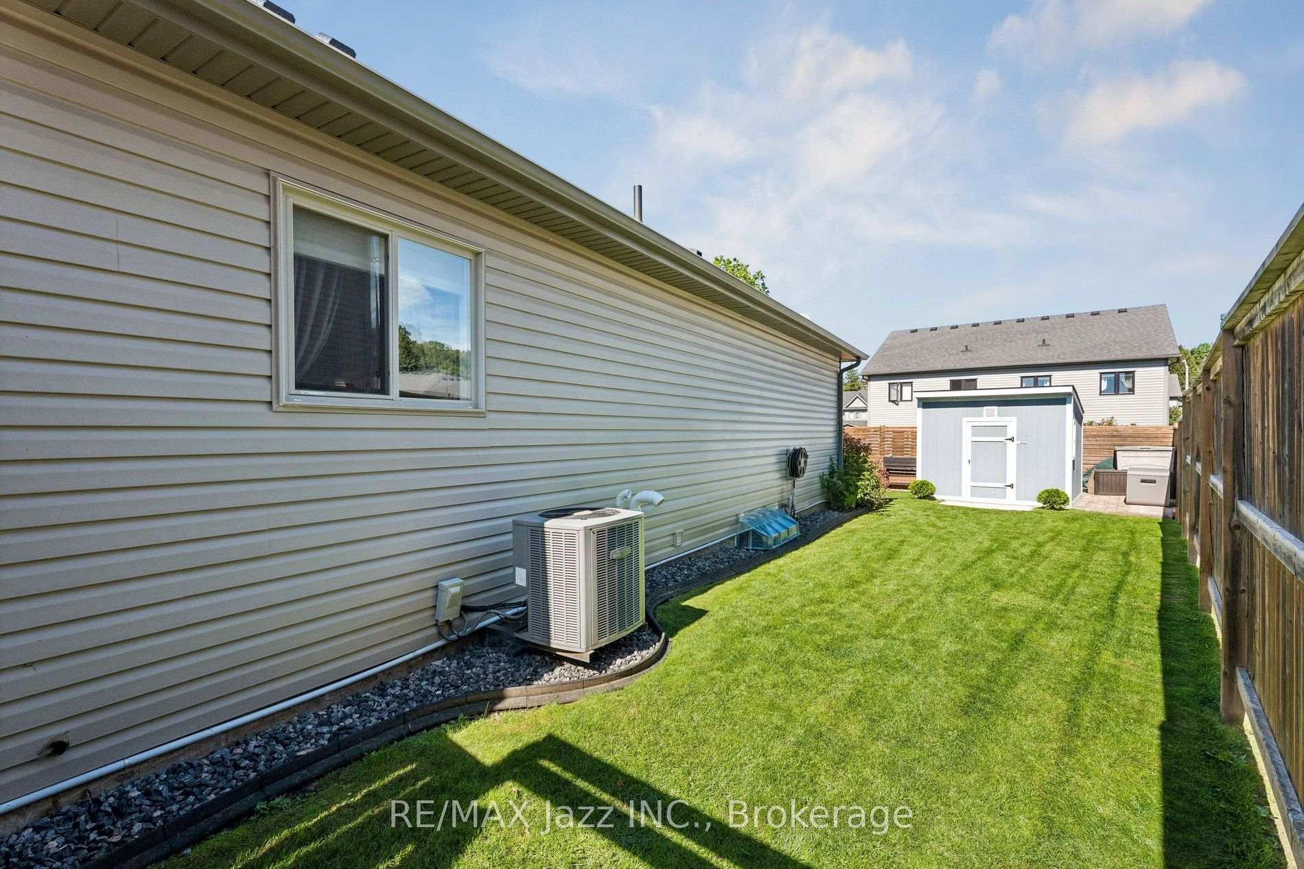 Photo 33 of 9 Trillium Way, Norfolk, Simcoe — HOMEH