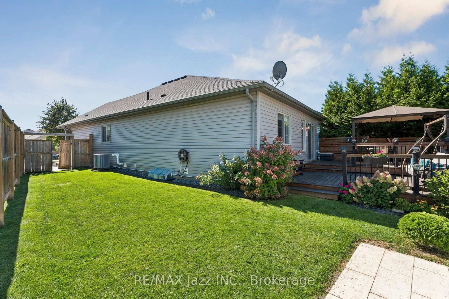 Photo 35 of 9 Trillium Way, Norfolk, Simcoe — HOMEH