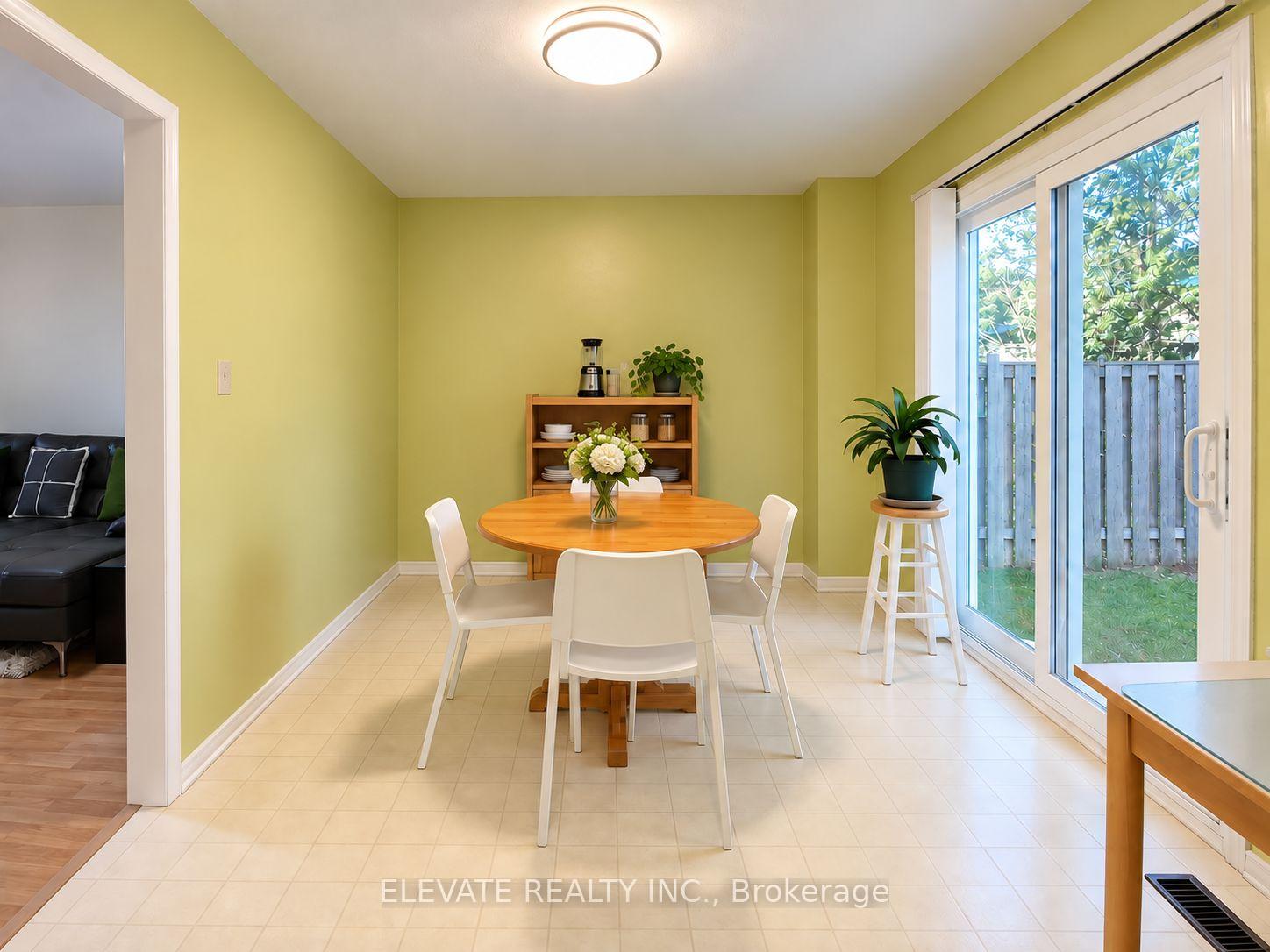 Photo 5 of 1395 Ferncliff Circle, Pickering, Liverpool — HOMEH