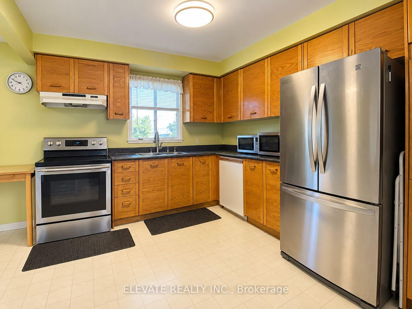 Photo 8 of 1395 Ferncliff Circle, Pickering, Liverpool — HOMEH