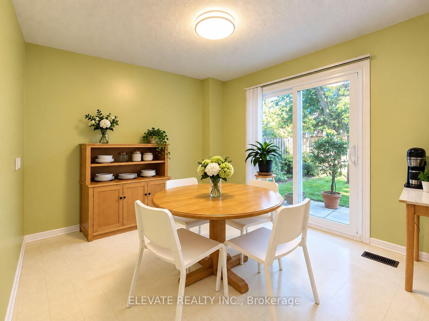 Photo 10 of 1395 Ferncliff Circle, Pickering, Liverpool — HOMEH