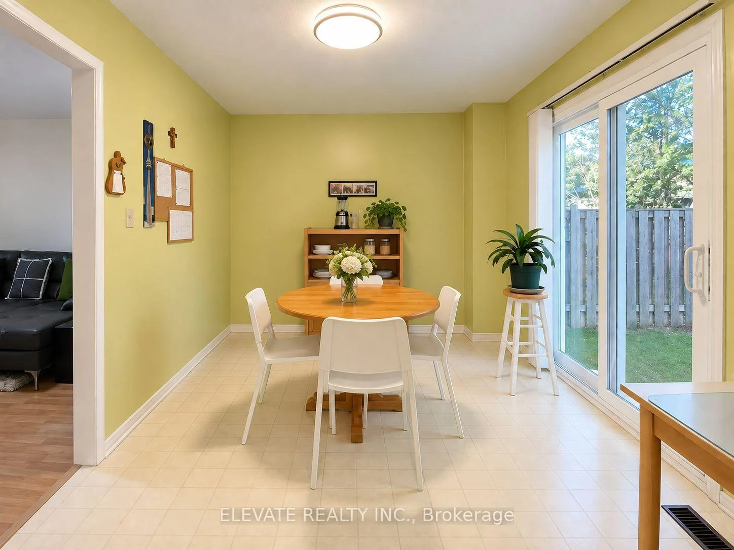 Photo 7 of 1395 Ferncliff Circle, Pickering, Liverpool — HOMEH