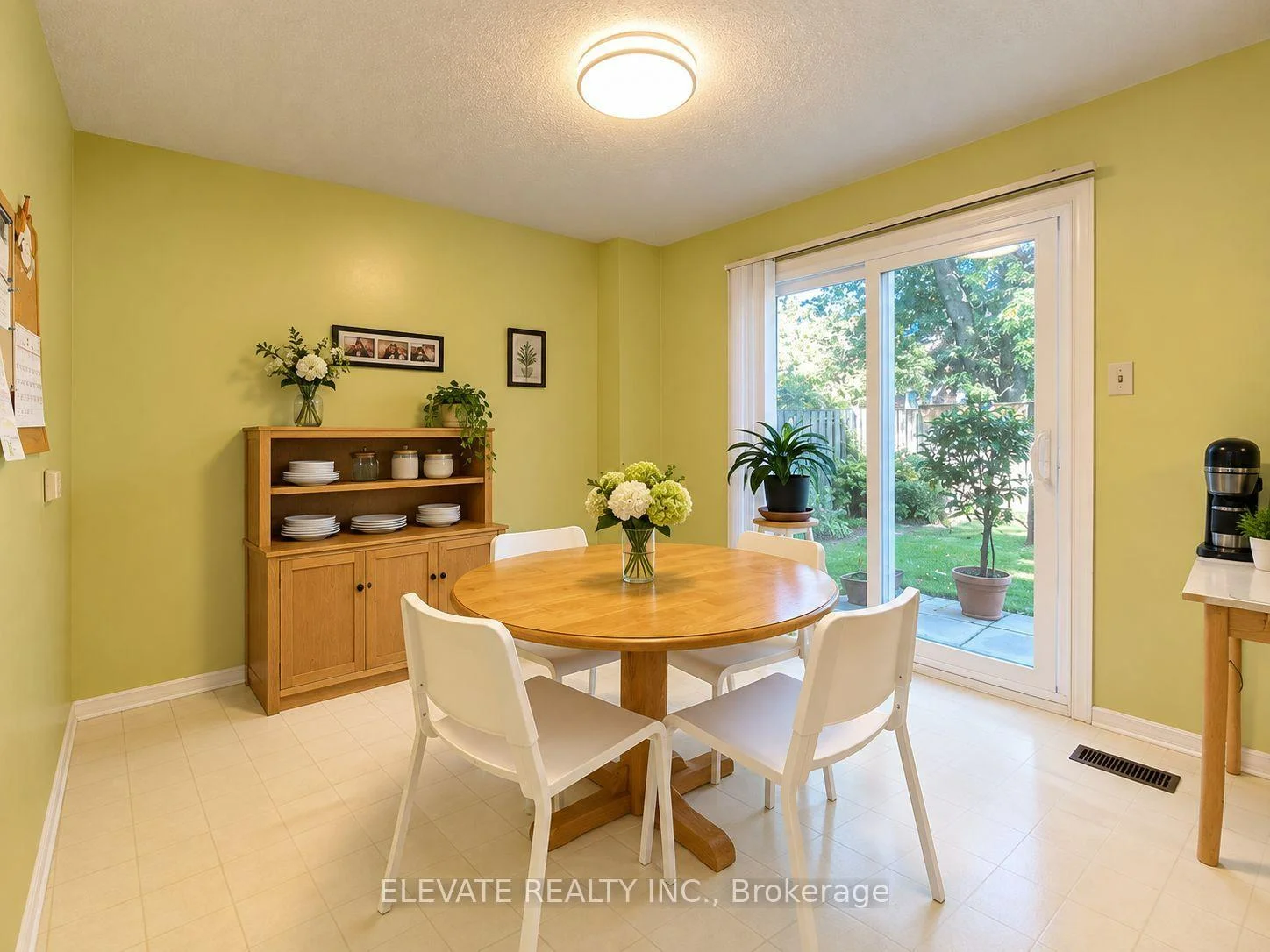 Photo 9 of 1395 Ferncliff Circle, Pickering, Liverpool — HOMEH