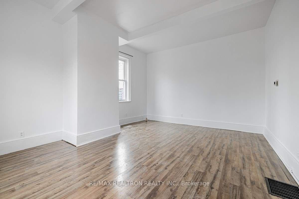 Photo 2 of Unit Front, 14 John Street, Markham, Thornhill — HOMEH