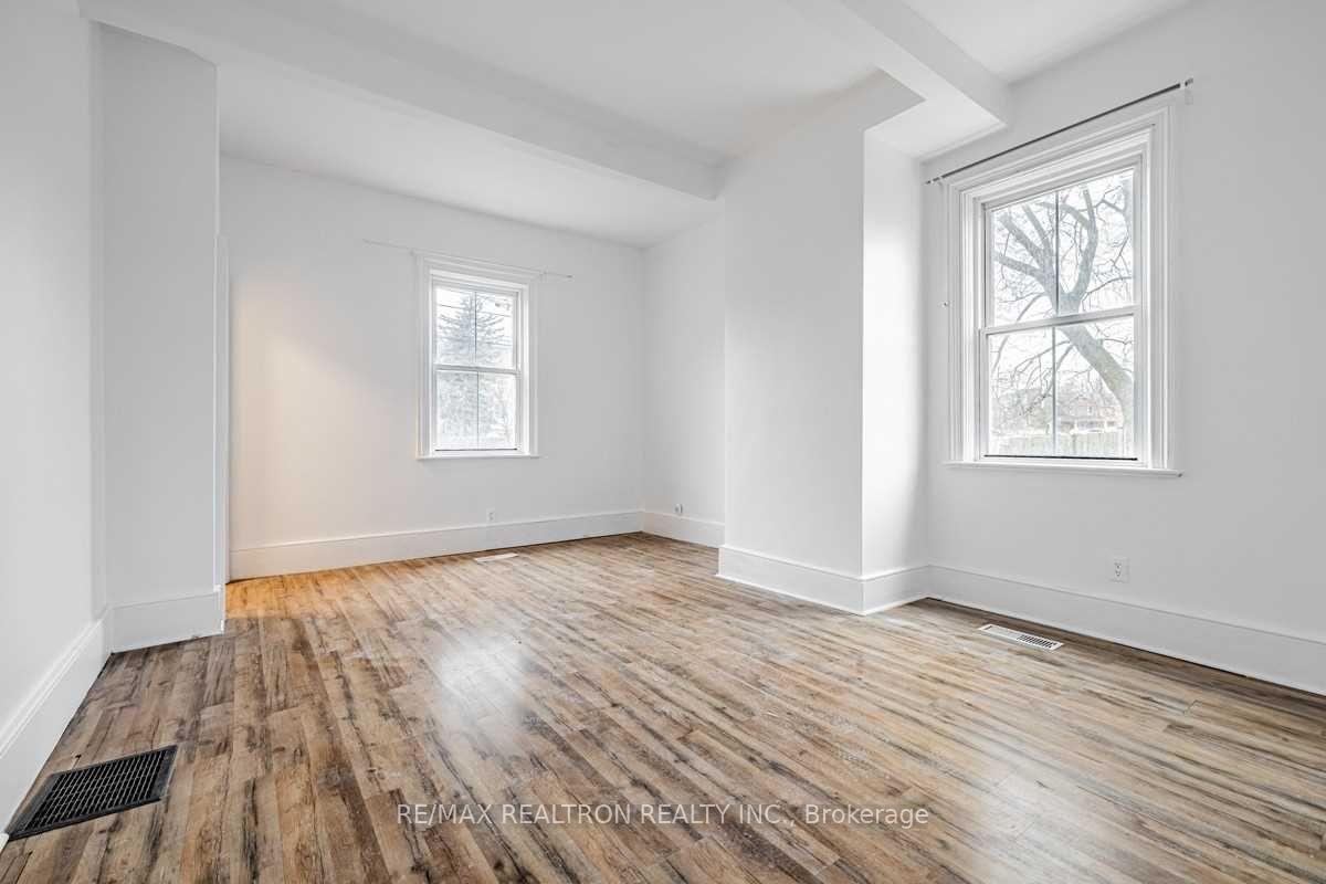 Photo 3 of Unit Front, 14 John Street, Markham, Thornhill — HOMEH