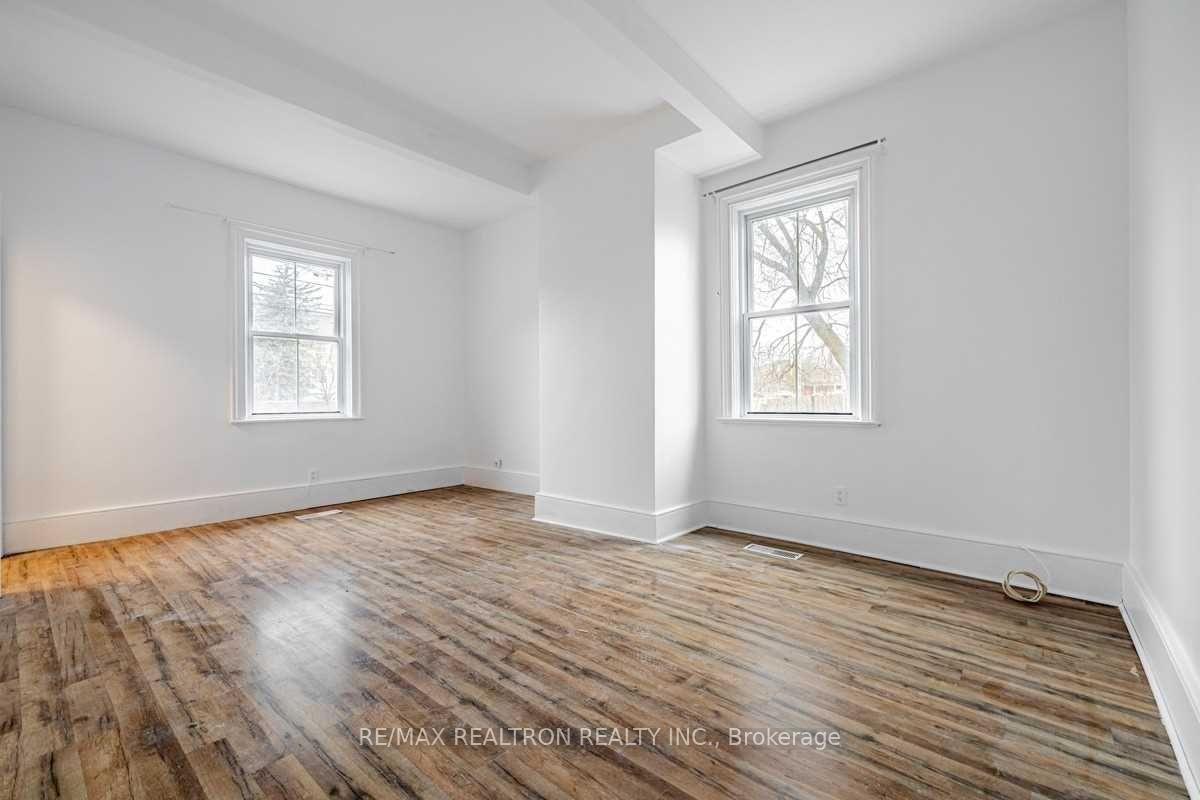 Photo 4 of Unit Front, 14 John Street, Markham, Thornhill — HOMEH