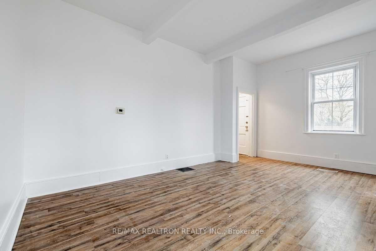 Photo 5 of Unit Front, 14 John Street, Markham, Thornhill — HOMEH