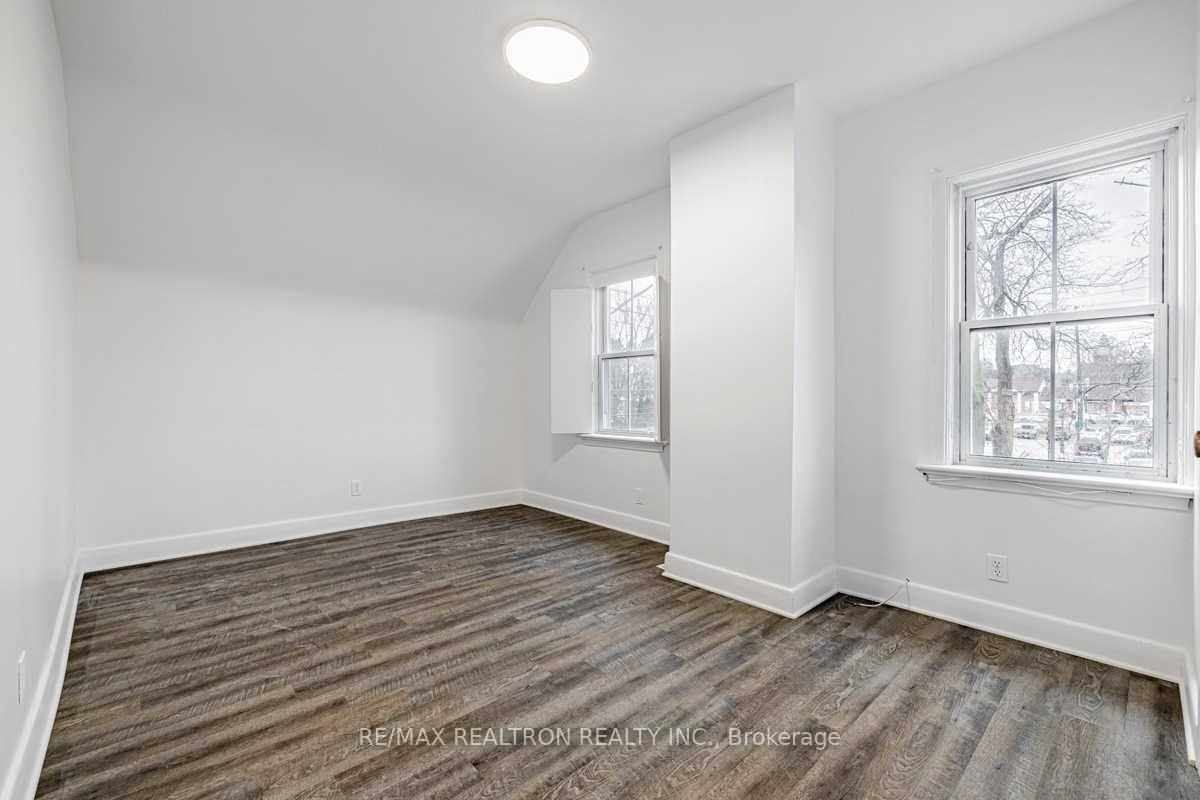 Photo 13 of Unit Front, 14 John Street, Markham, Thornhill — HOMEH