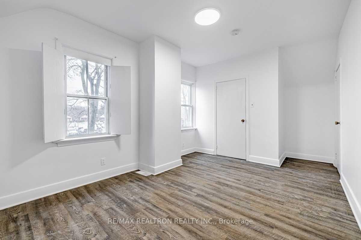 Photo 14 of Unit Front, 14 John Street, Markham, Thornhill — HOMEH