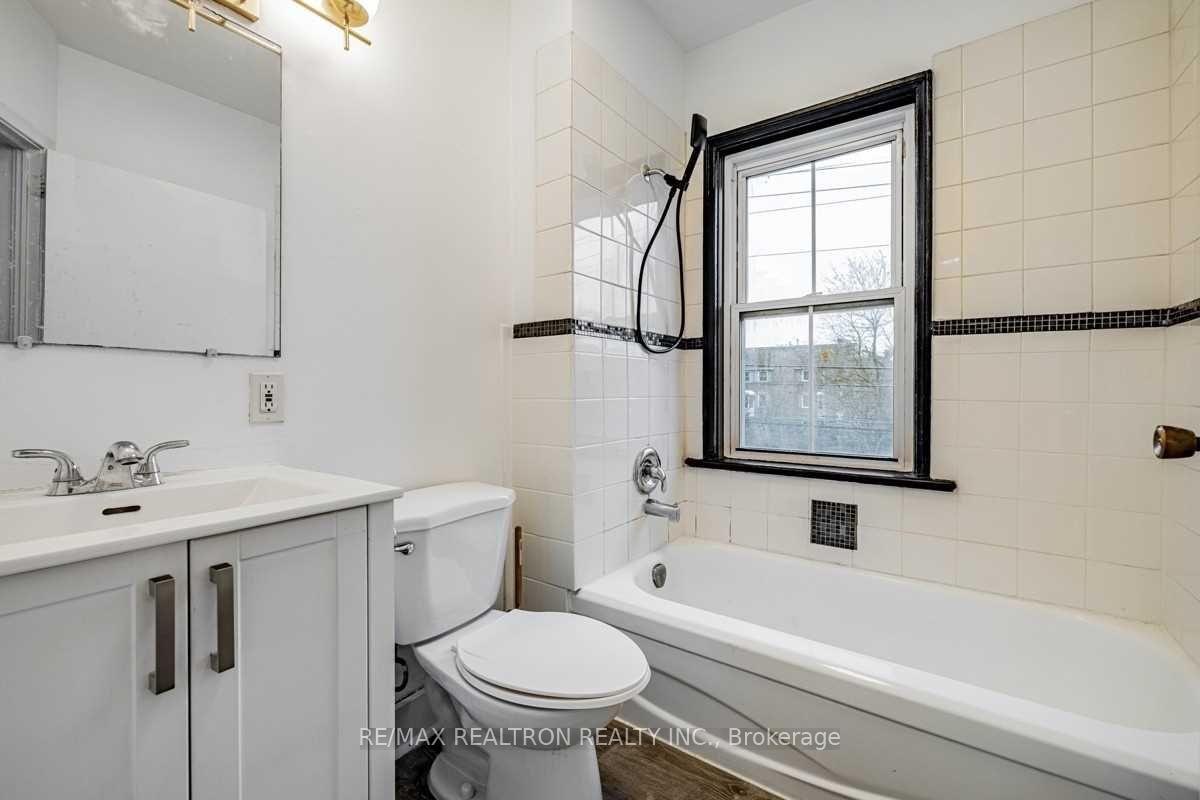 Photo 16 of Unit Front, 14 John Street, Markham, Thornhill — HOMEH