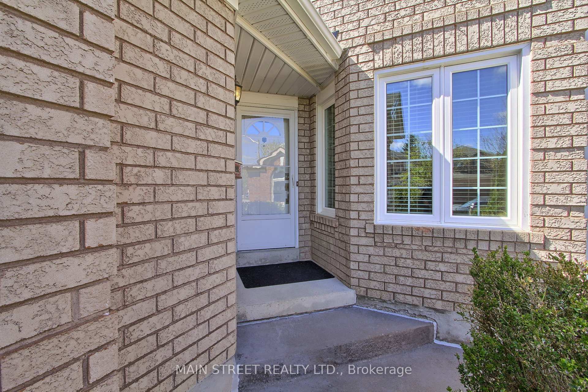 Photo 4 of 130 Rush Road, Aurora, Bayview Wellington — HOMEH