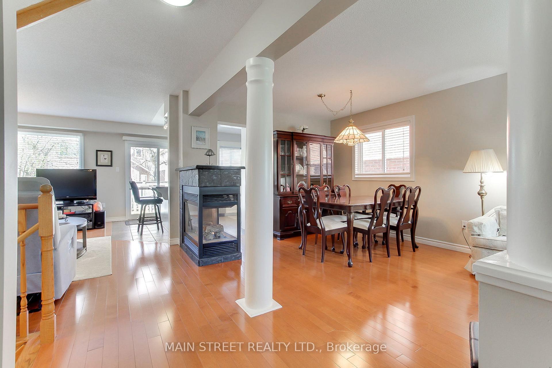 Photo 6 of 130 Rush Road, Aurora, Bayview Wellington — HOMEH