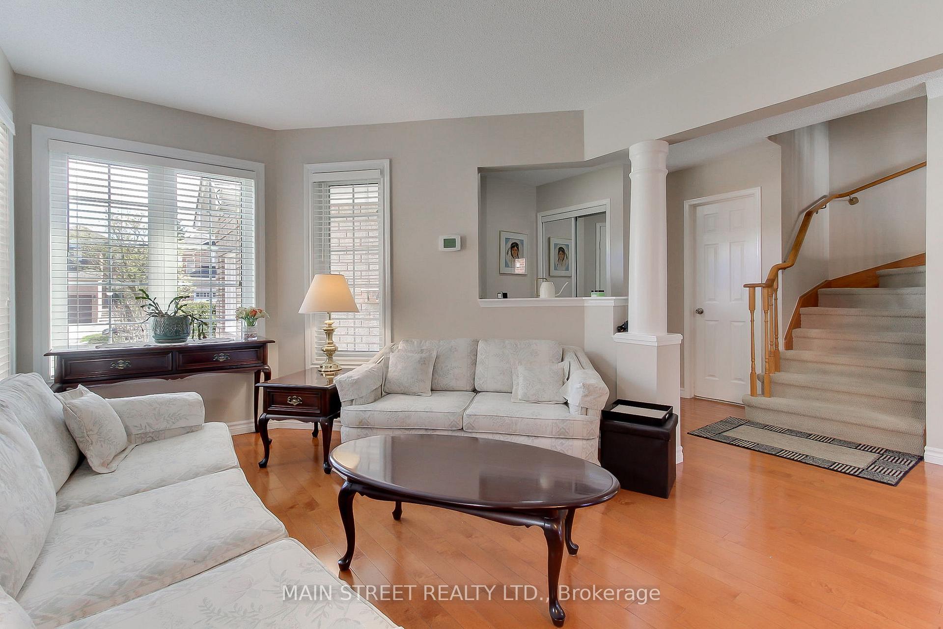 Photo 8 of 130 Rush Road, Aurora, Bayview Wellington — HOMEH
