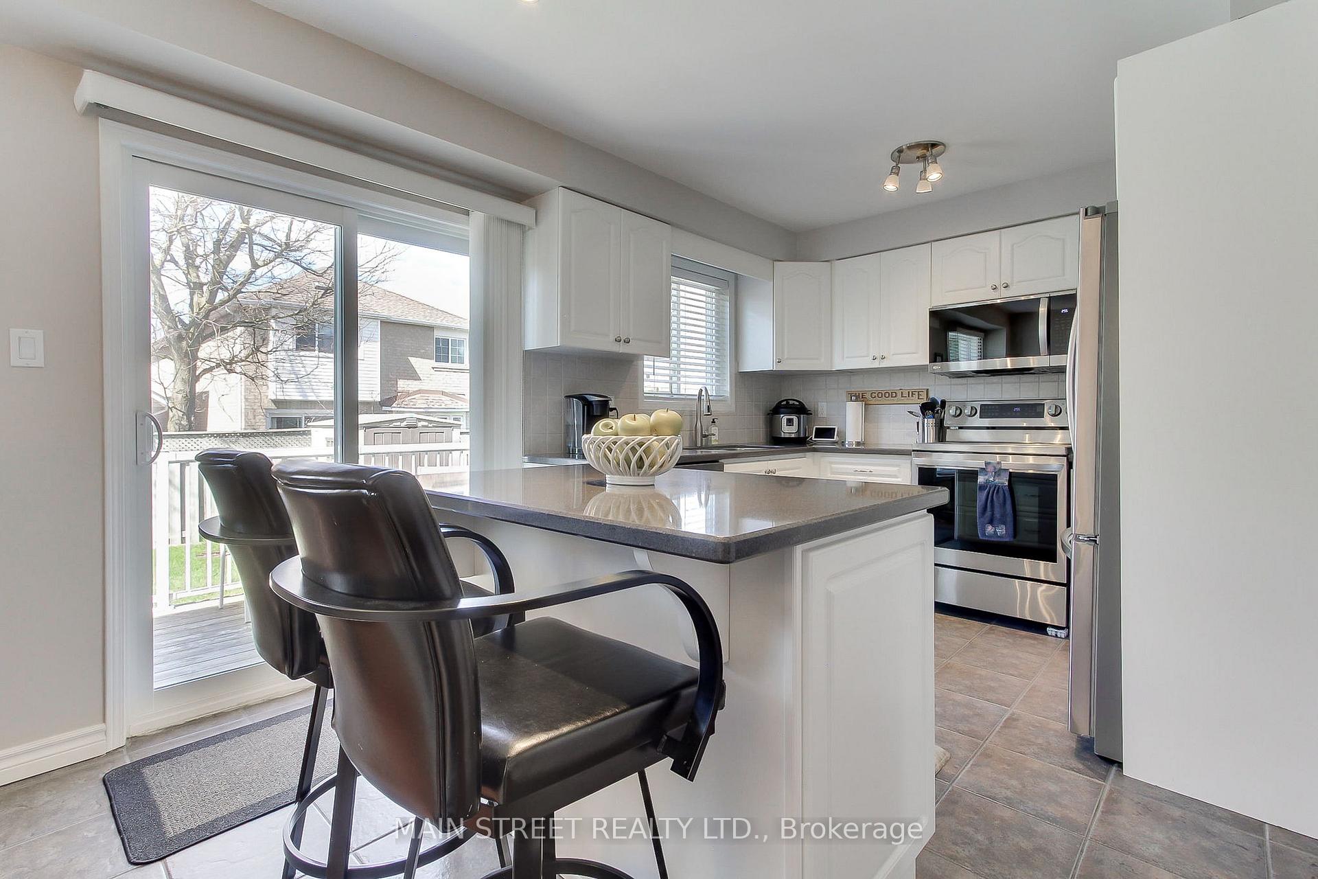 Photo 10 of 130 Rush Road, Aurora, Bayview Wellington — HOMEH