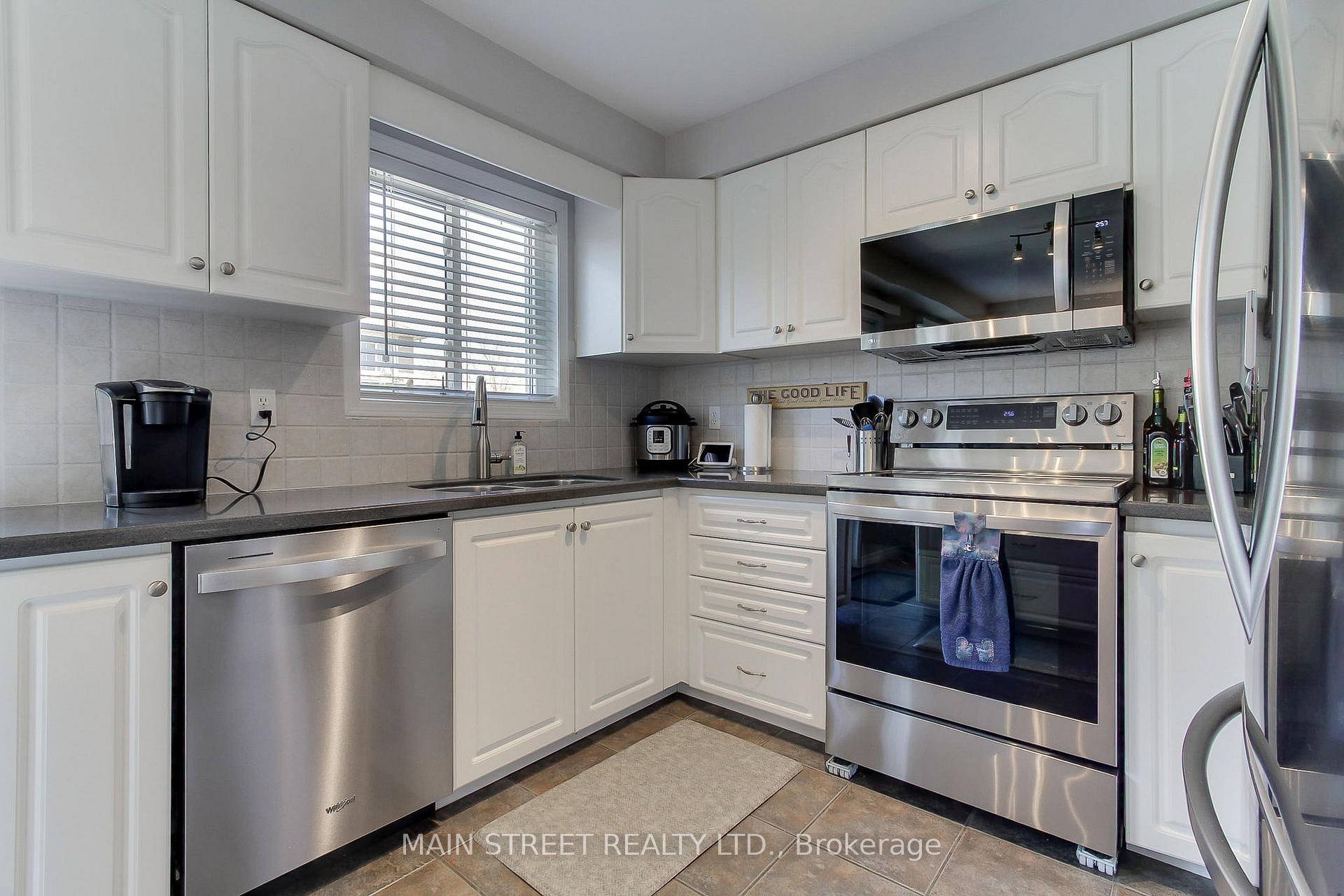 Photo 12 of 130 Rush Road, Aurora, Bayview Wellington — HOMEH