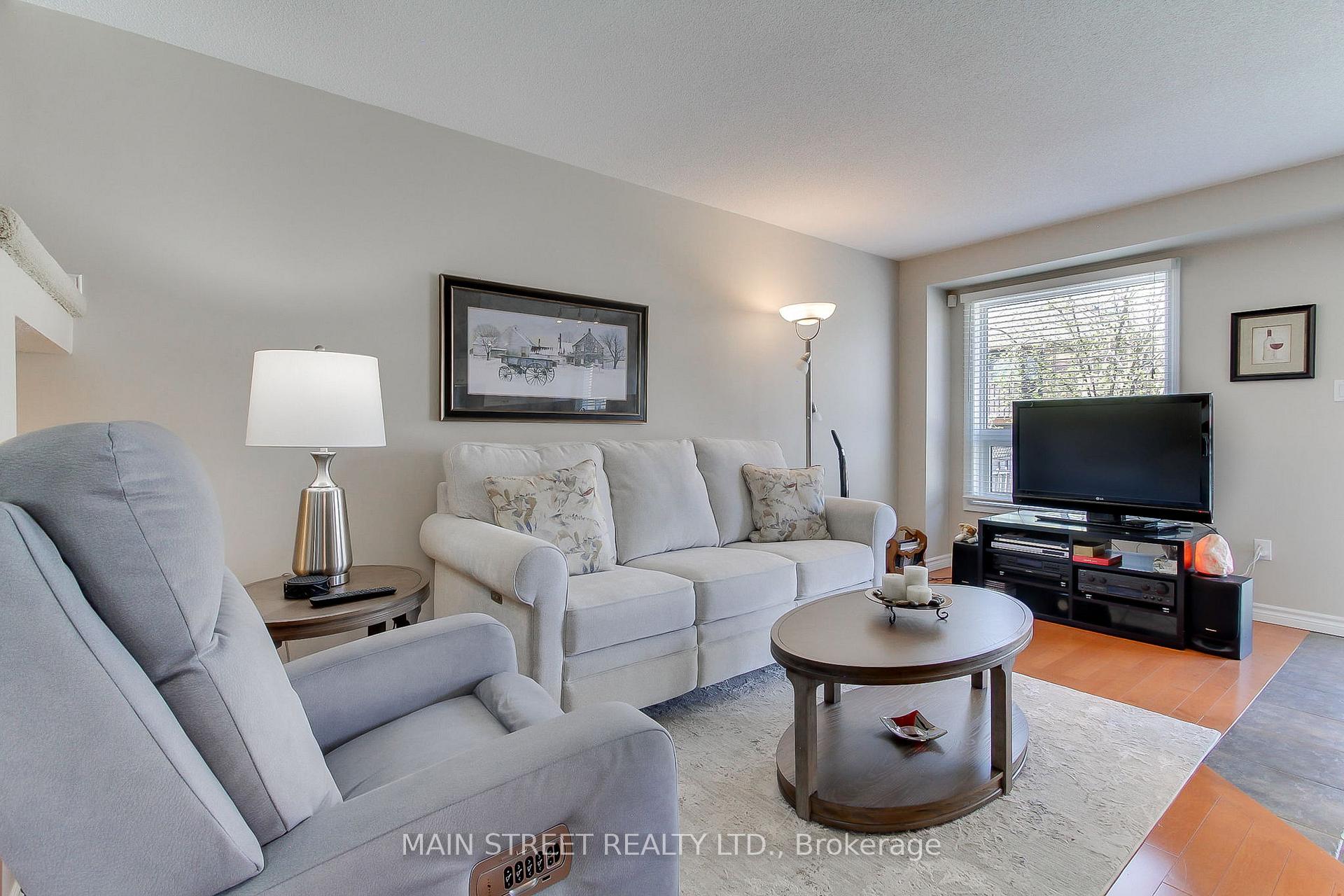 Photo 13 of 130 Rush Road, Aurora, Bayview Wellington — HOMEH