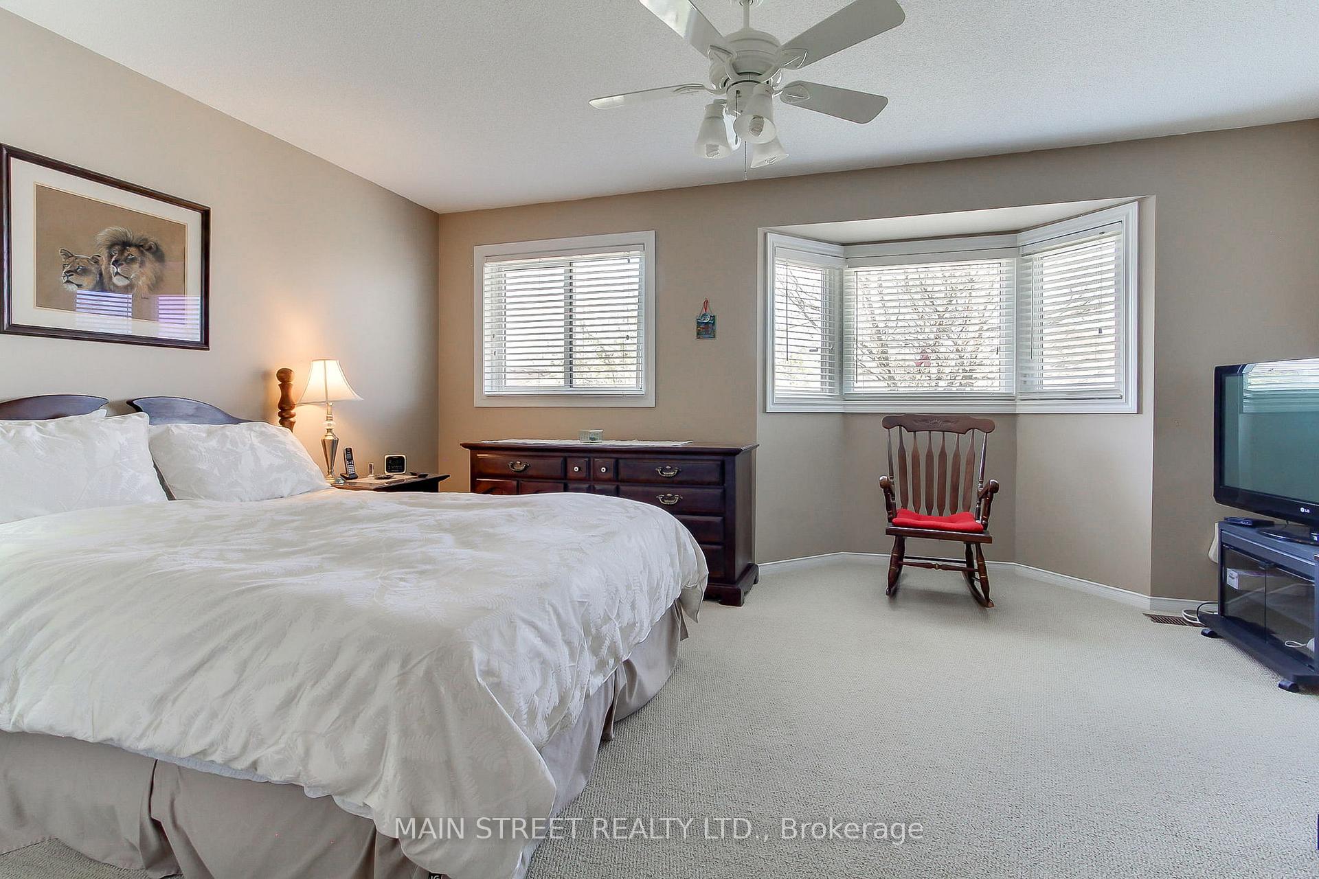 Photo 15 of 130 Rush Road, Aurora, Bayview Wellington — HOMEH