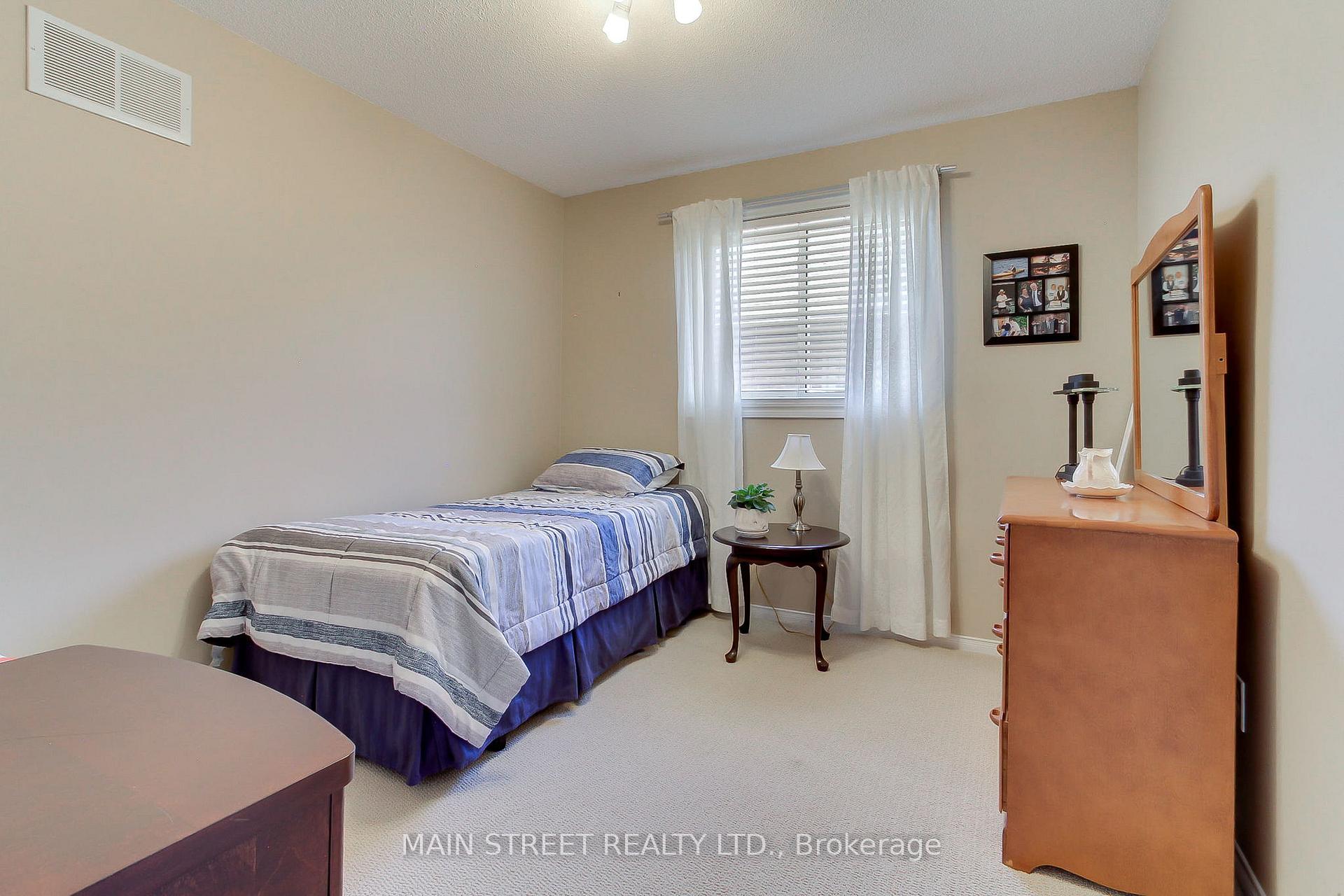Photo 18 of 130 Rush Road, Aurora, Bayview Wellington — HOMEH