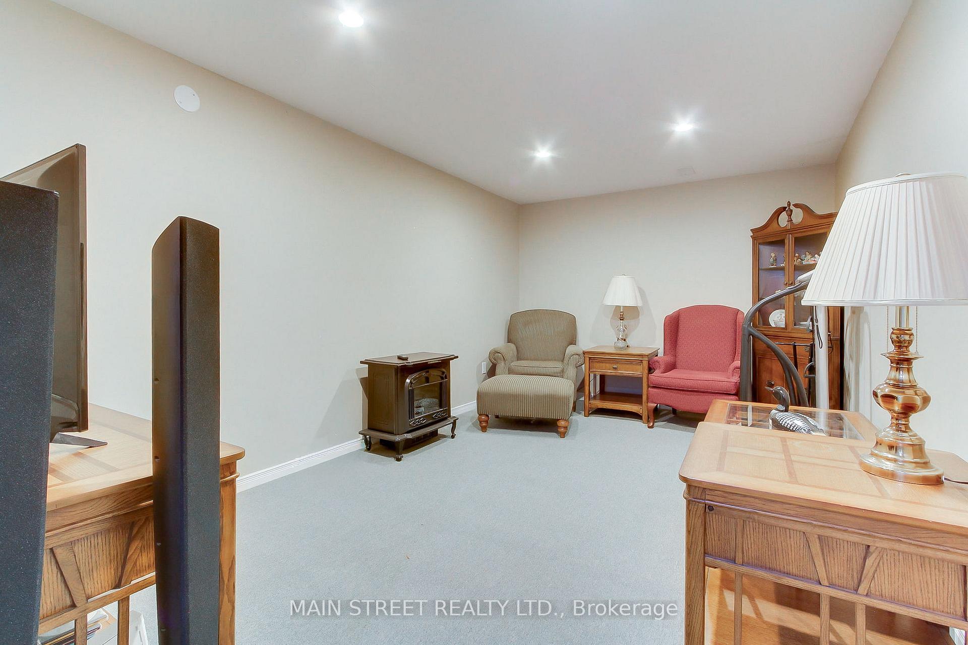 Photo 20 of 130 Rush Road, Aurora, Bayview Wellington — HOMEH
