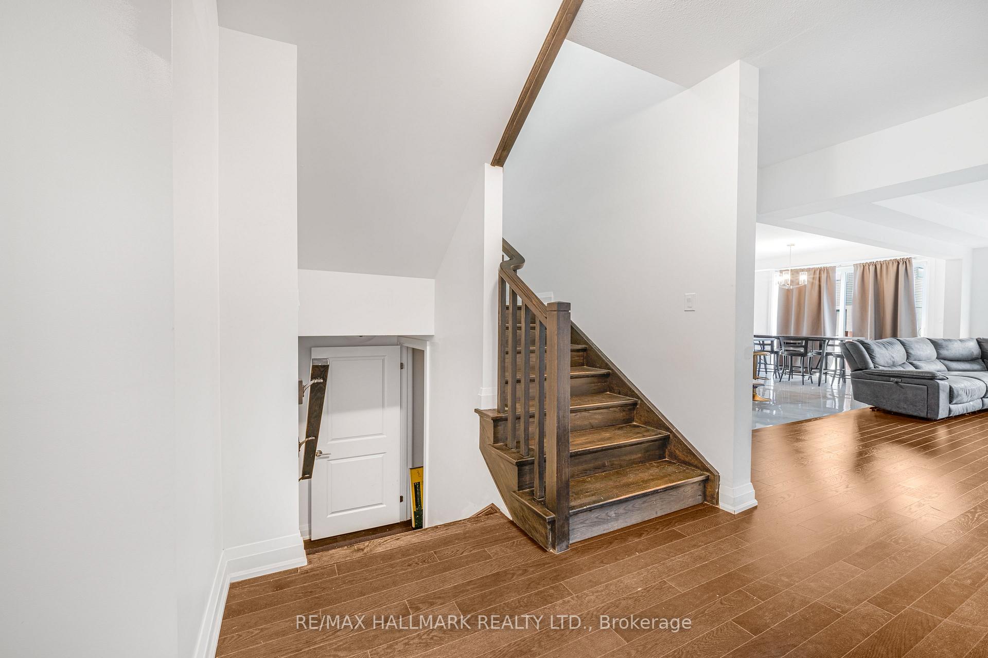 Photo 5 of 7249 Parkside Road, Niagara Falls, Brown — HOMEH