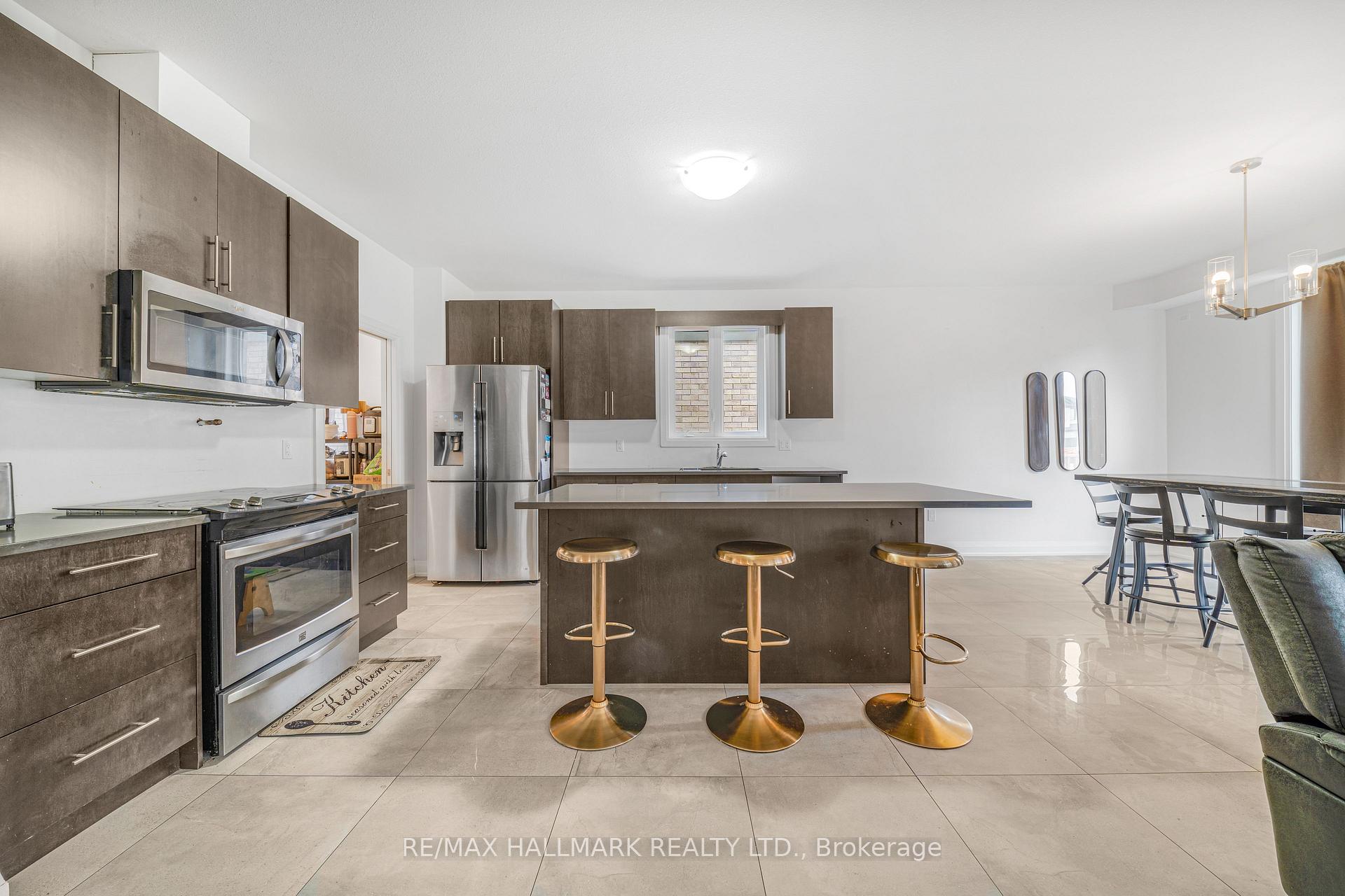 Photo 10 of 7249 Parkside Road, Niagara Falls, Brown — HOMEH