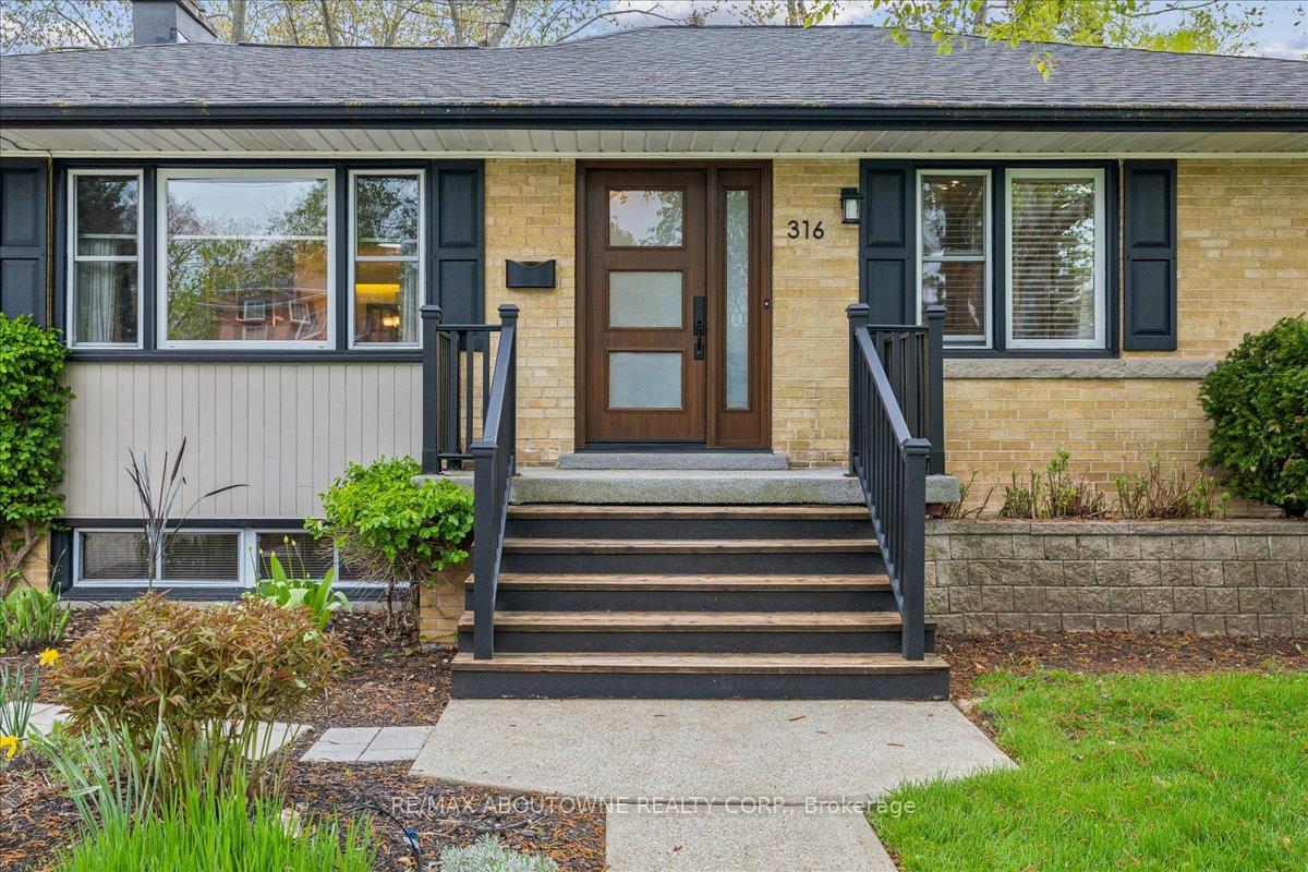Photo 2 of 316 River Side Drive, Oakville, Central — HOMEH