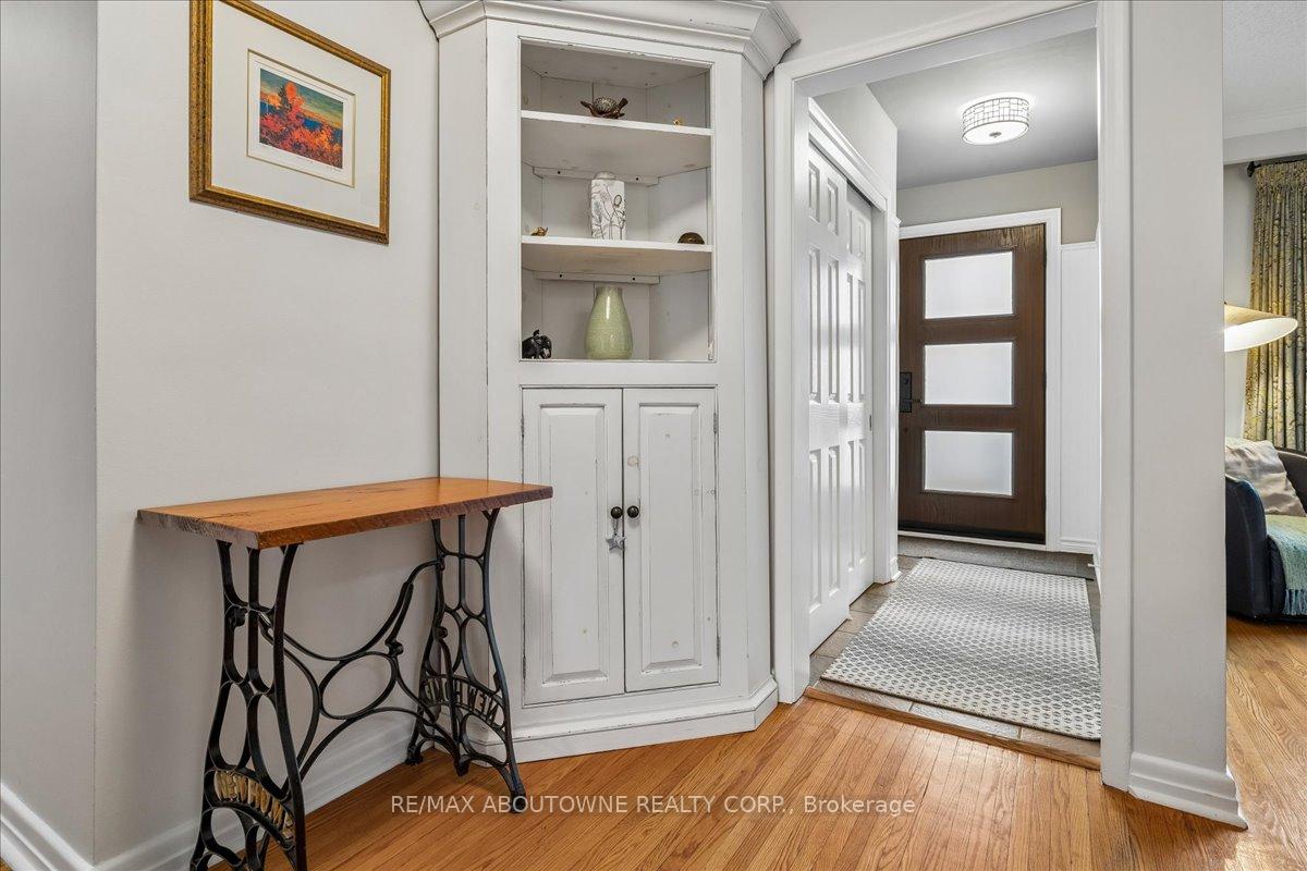 Photo 3 of 316 River Side Drive, Oakville, Central — HOMEH