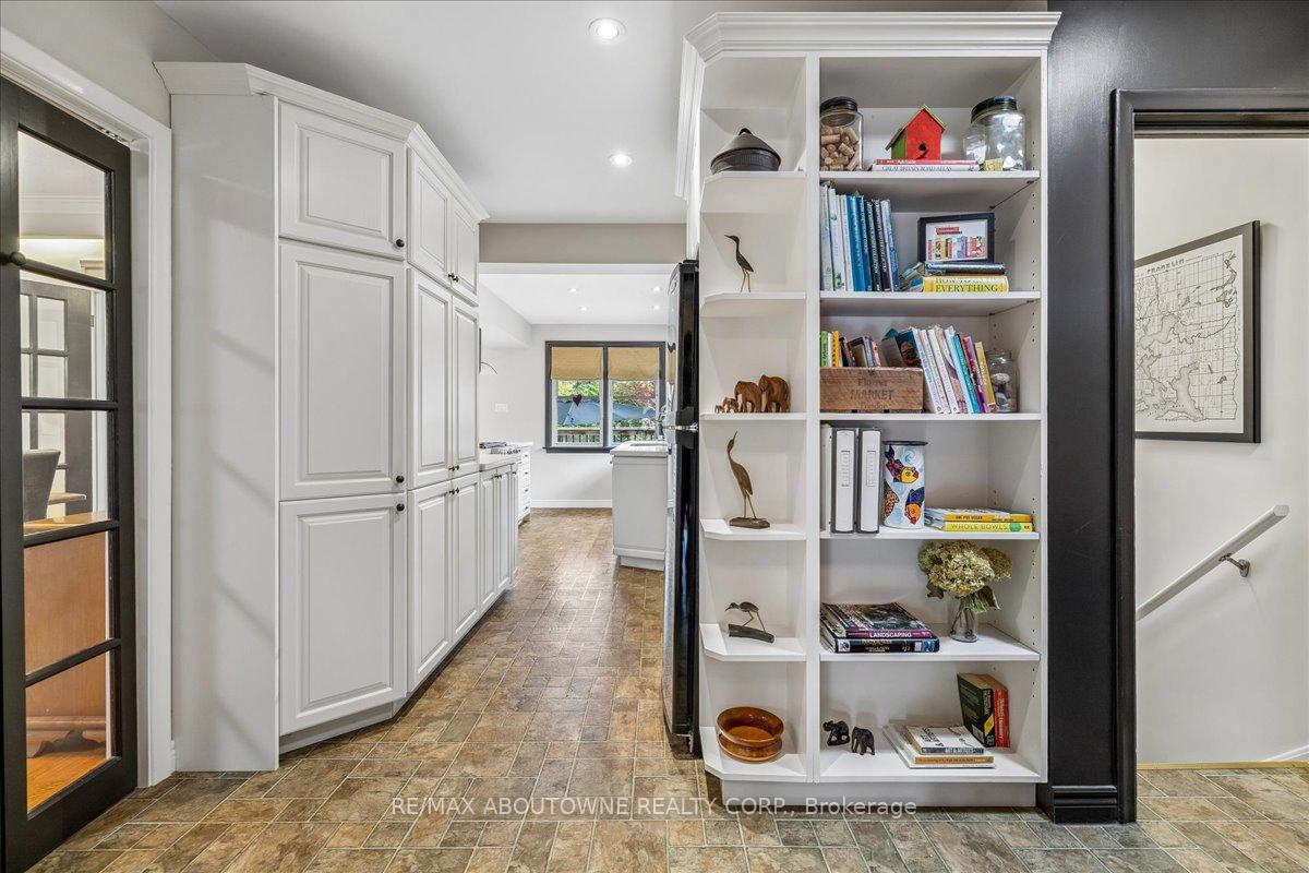 Photo 9 of 316 River Side Drive, Oakville, Central — HOMEH