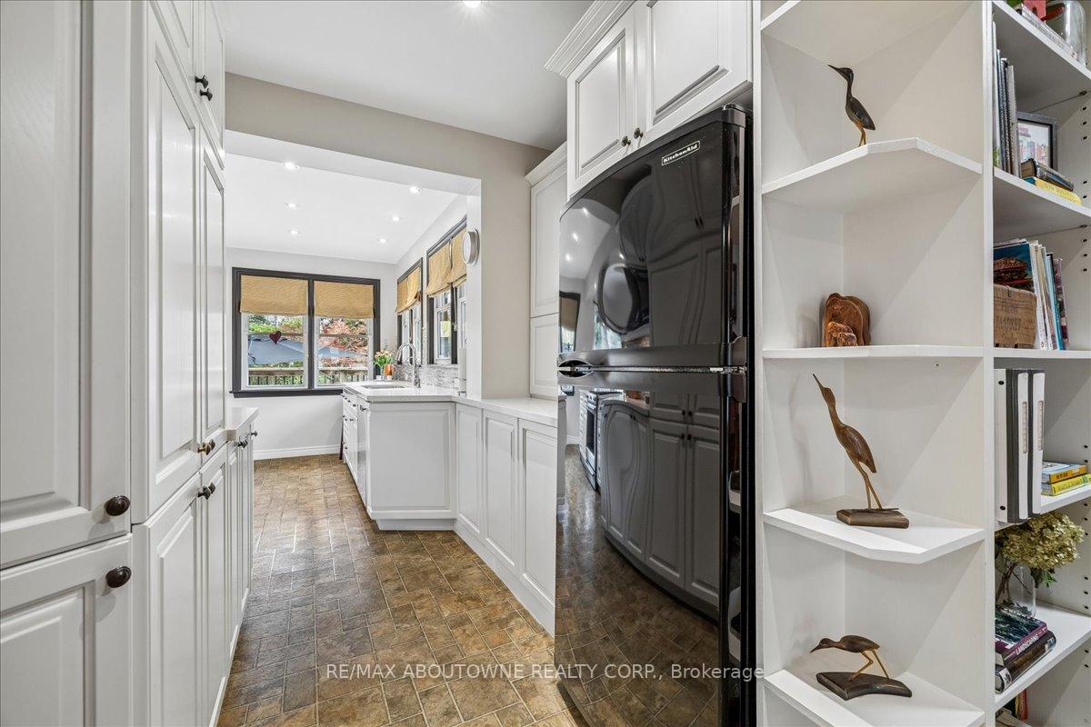 Photo 10 of 316 River Side Drive, Oakville, Central — HOMEH