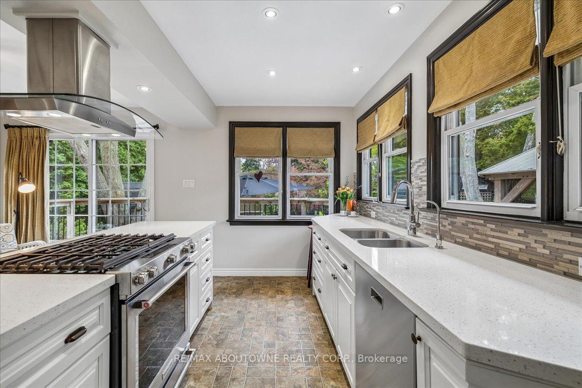 Photo 11 of 316 River Side Drive, Oakville, Central — HOMEH