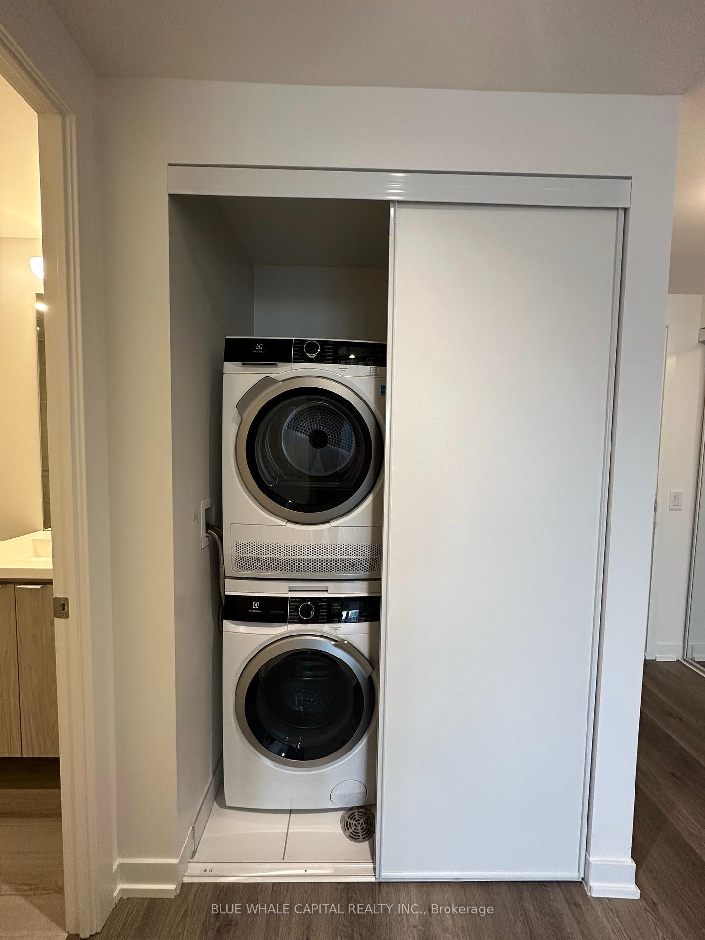 Photo 10 of Unit 1802, 55 Cooper Street, Toronto, Waterfront Communities — HOMEH
